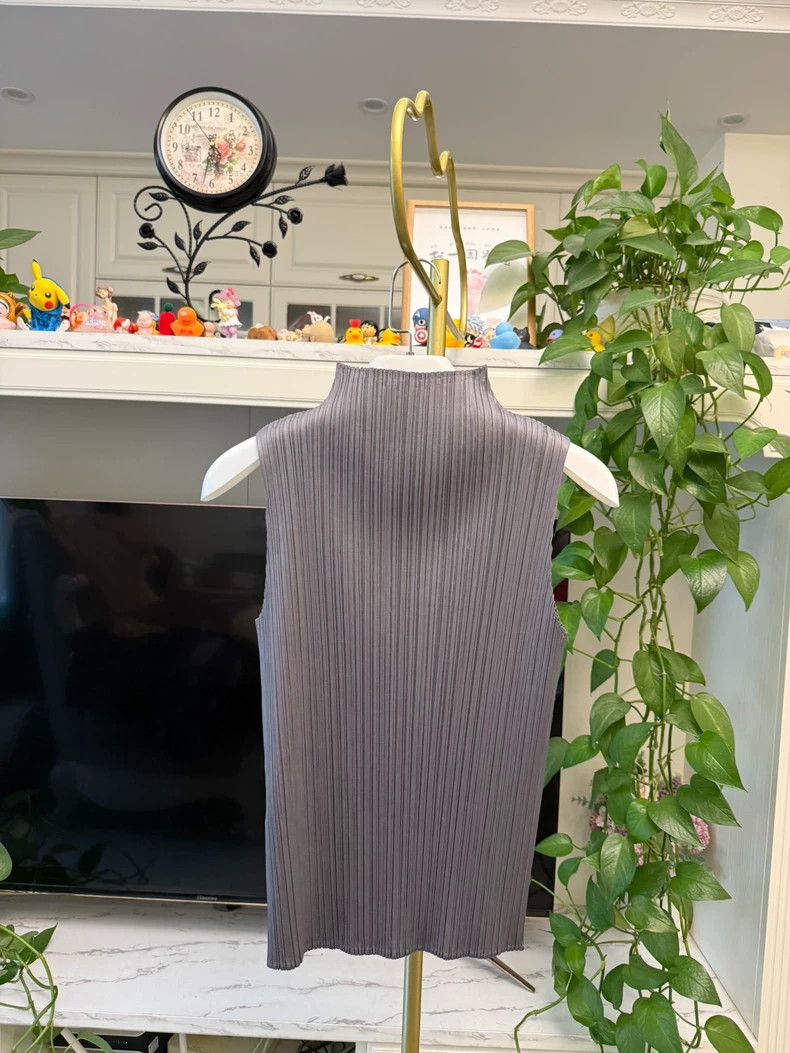 Issey Miyake Issey Miyake size:3 Dark grey pleated vest Size S / US 4 / IT 40 - 5 Thumbnail