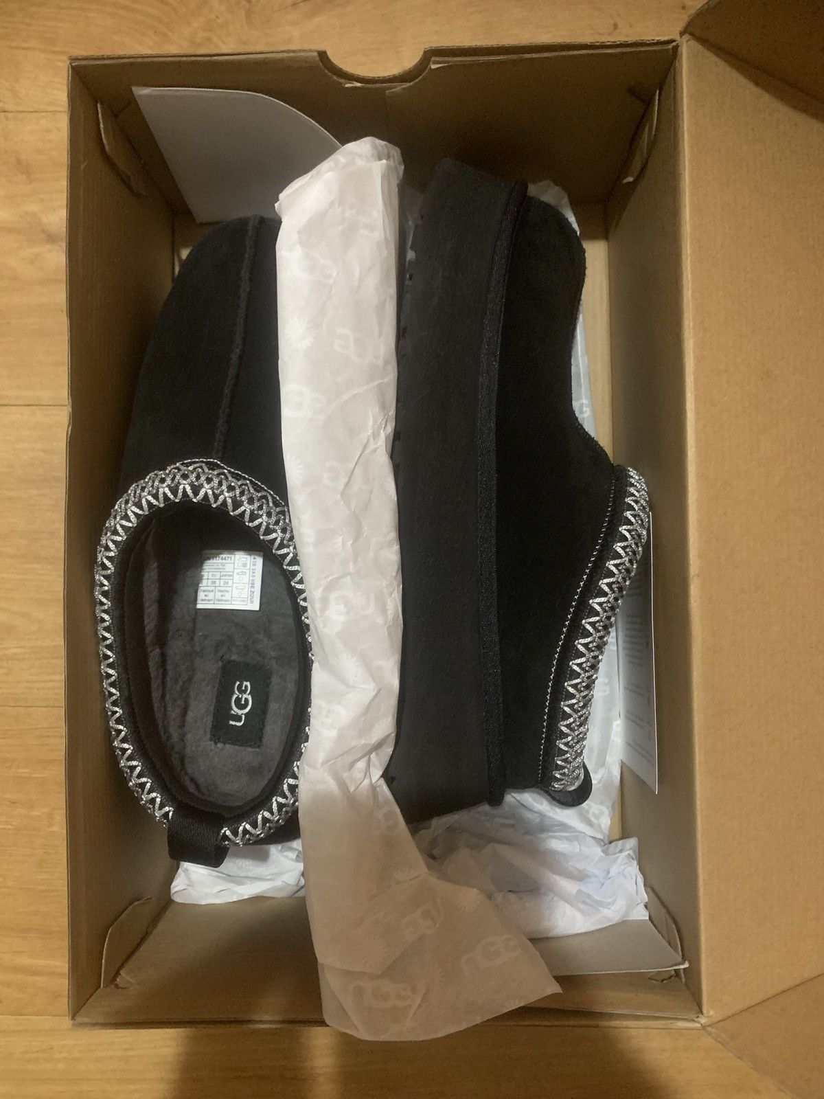 Ugg Uggs Tasman ll Size US 7 / IT 37 - 2 Thumbnail