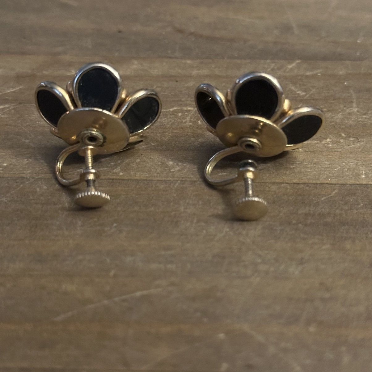 Vintage Vintage black crystal flower screw back earrings Size ONE SIZE - 4 Thumbnail