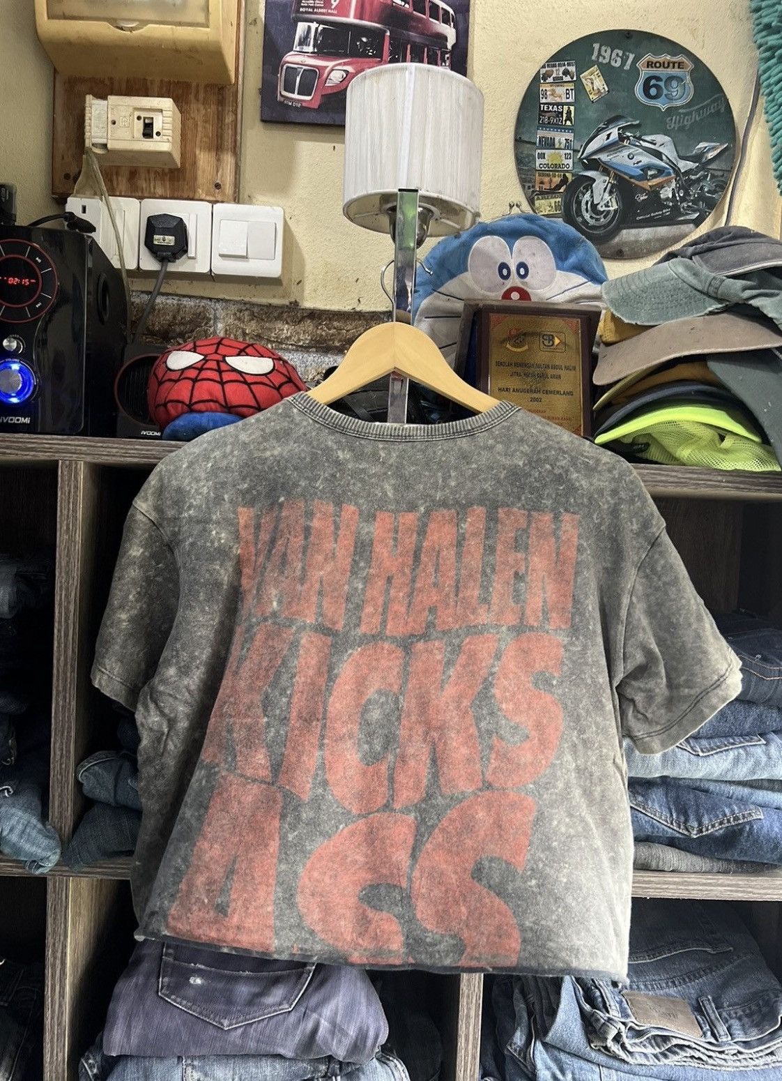 American Eagle Outfitters 🔥American Eagle Outfitters Van Halen Kick Ass Cropped Tees Size US M / EU 48-50 / 2 - 3 Thumbnail