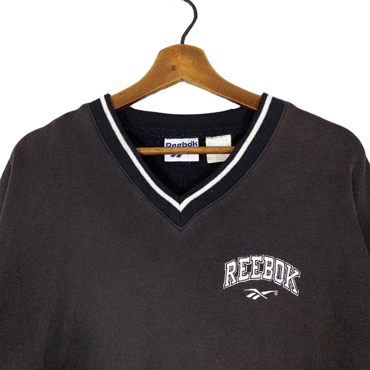 Reebok × Vintage Vintage Reebok Streetwear Small Logo VNeck Sweatshirt Size L Size US L / EU 52-54 / 3 - 2 Thumbnail