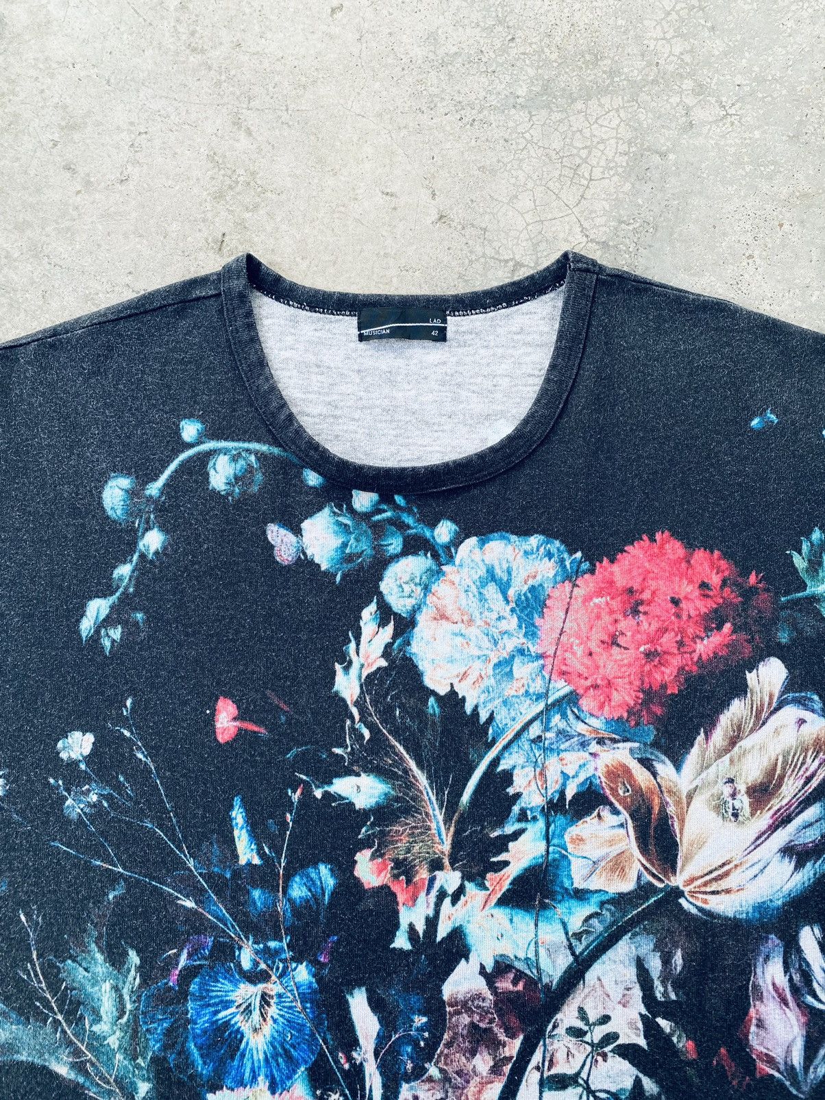 Lad Musician Vintage Lad Musician Flower Art Tees Rare Size US L / EU 52-54 / 3 - 7 Thumbnail