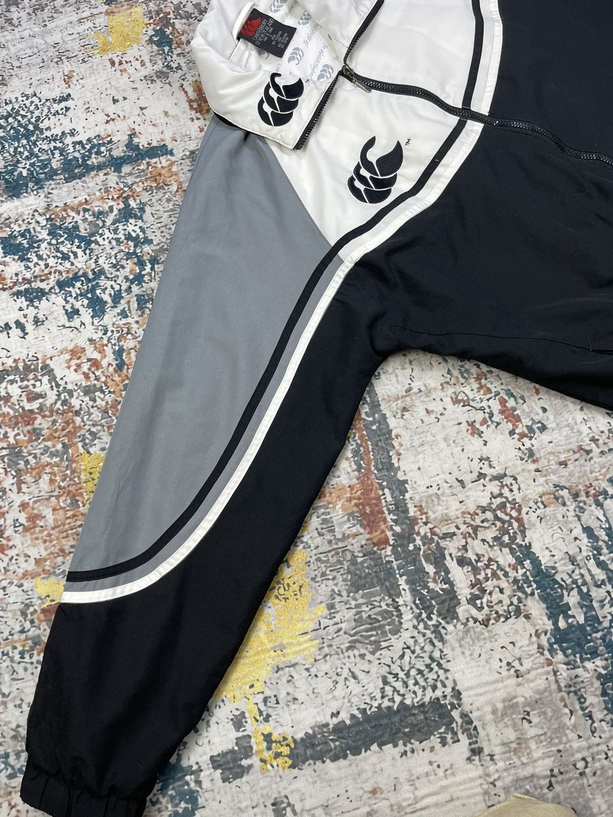 Canterbury of New Zealand Vintage Canterbury Full Print Lining Sportswear Jackets Size US S / EU 44-46 / 1 - 4 Thumbnail