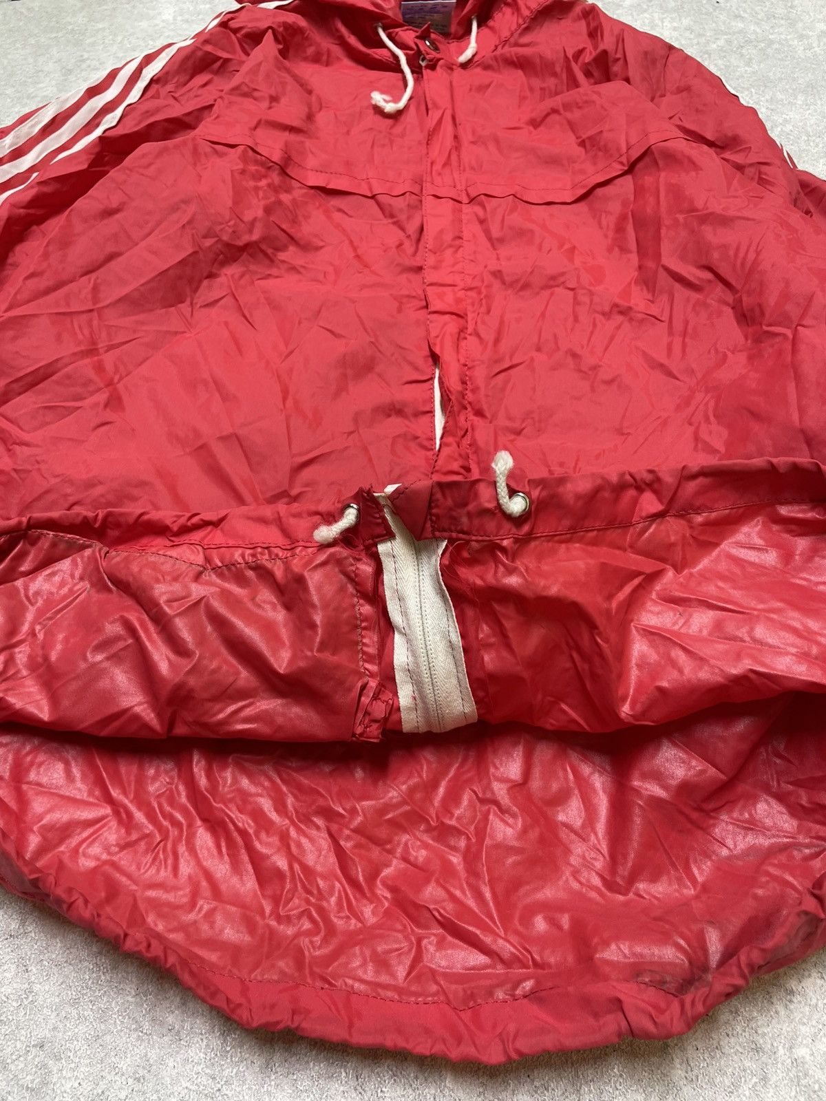 Adidas × Japanese Brand × Vintage Classic 90s Adidas Windbreaker In Bold Red Lightweight Nylon Size US L / EU 52-54 / 3 - 10 Thumbnail