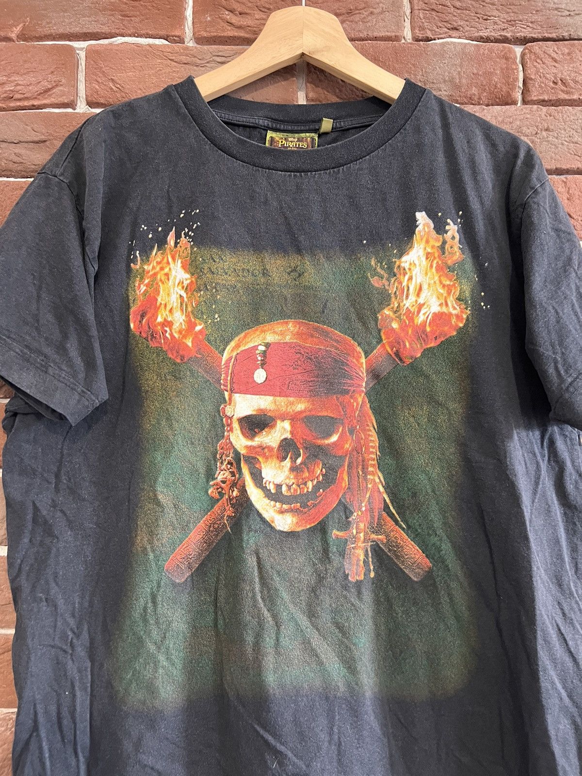 Vintage Vintage Y2K Pirates of the Caribbean Movie Tshirt 00s L Size US L / EU 52-54 / 3 - 3 Thumbnail