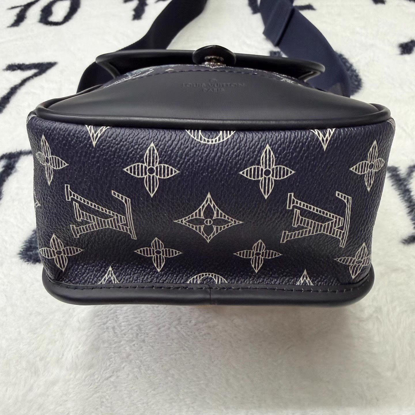 Louis Vuitton LV Limited Edition Zoo Collection Monogram Camera Bag Q10 Size ONE SIZE - 3 Thumbnail