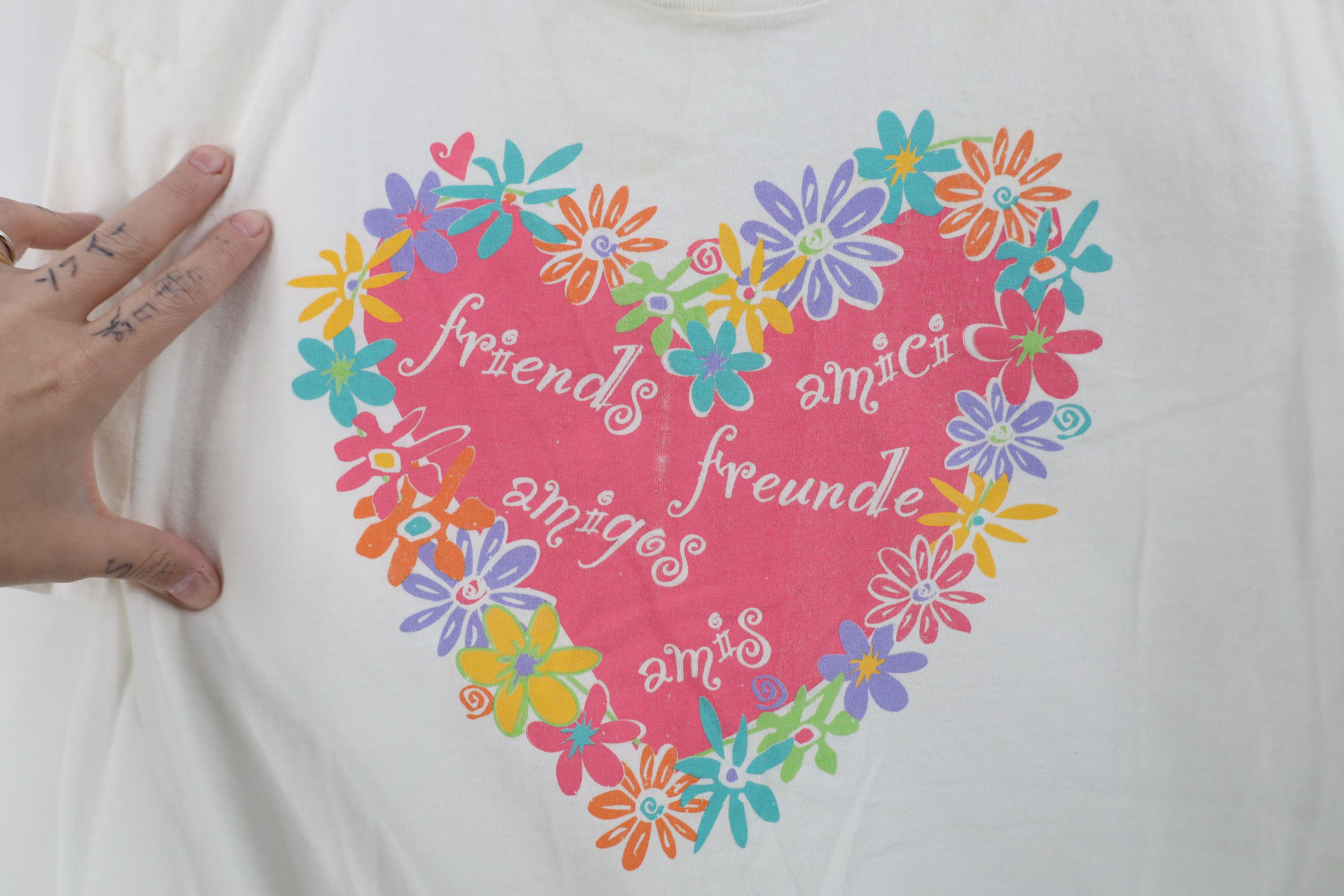 Vintage Vintage 90s Streetwear Heart Flower Friends T-Shirt USA Size XL / US 12-14 / IT 48-50 - 5 Thumbnail