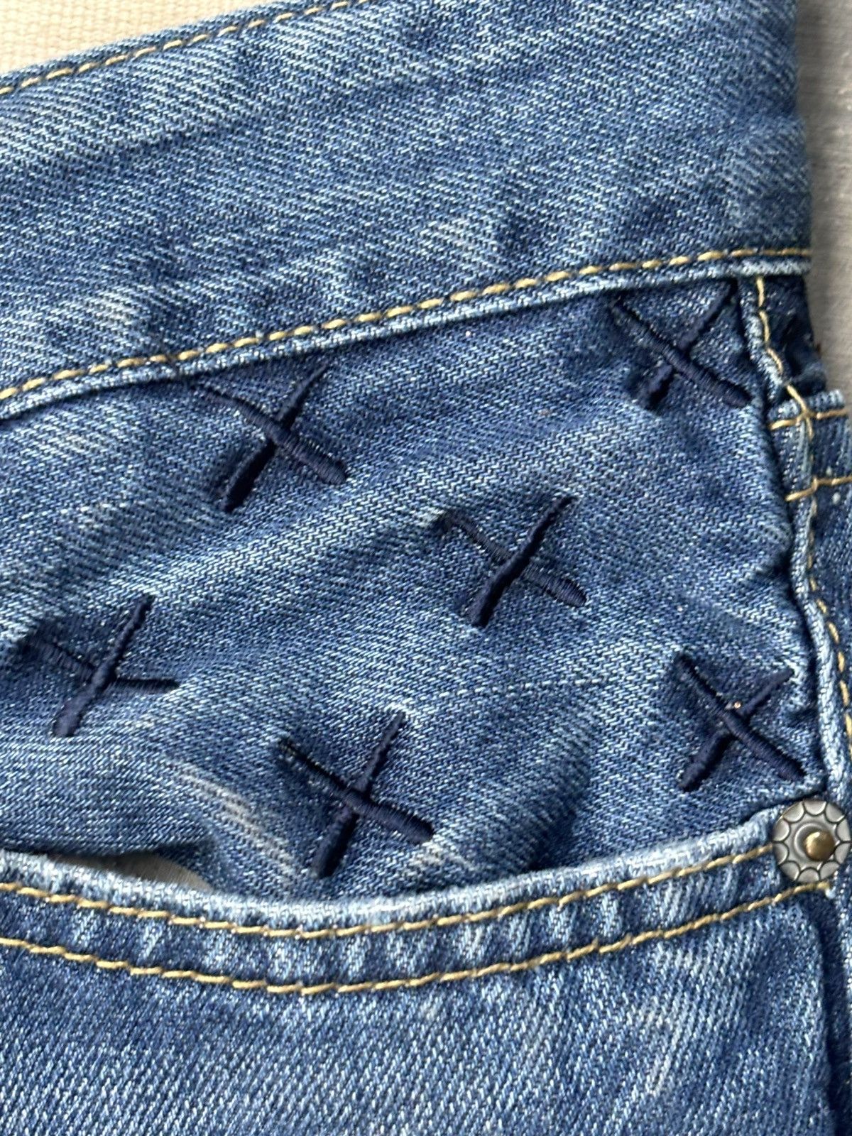 CLOT × Levi's Clot x Levi’s x Original Fake Kaws Size US 31 - 13 Thumbnail