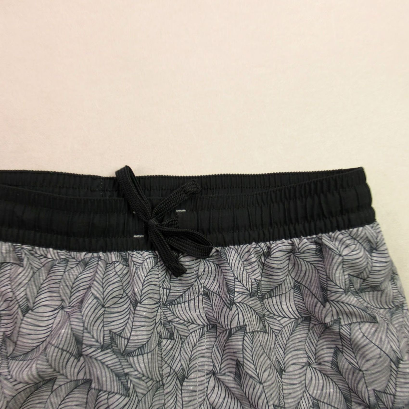 TravisMathew Travis Mathew Men's Athletic Shorts | Size 30 | Gray Nylon 8" Inseam Drawstring Lightweight Quick-Dry Hiking Gym Travel Activewear Size US 30 / EU 46 - 2 Thumbnail
