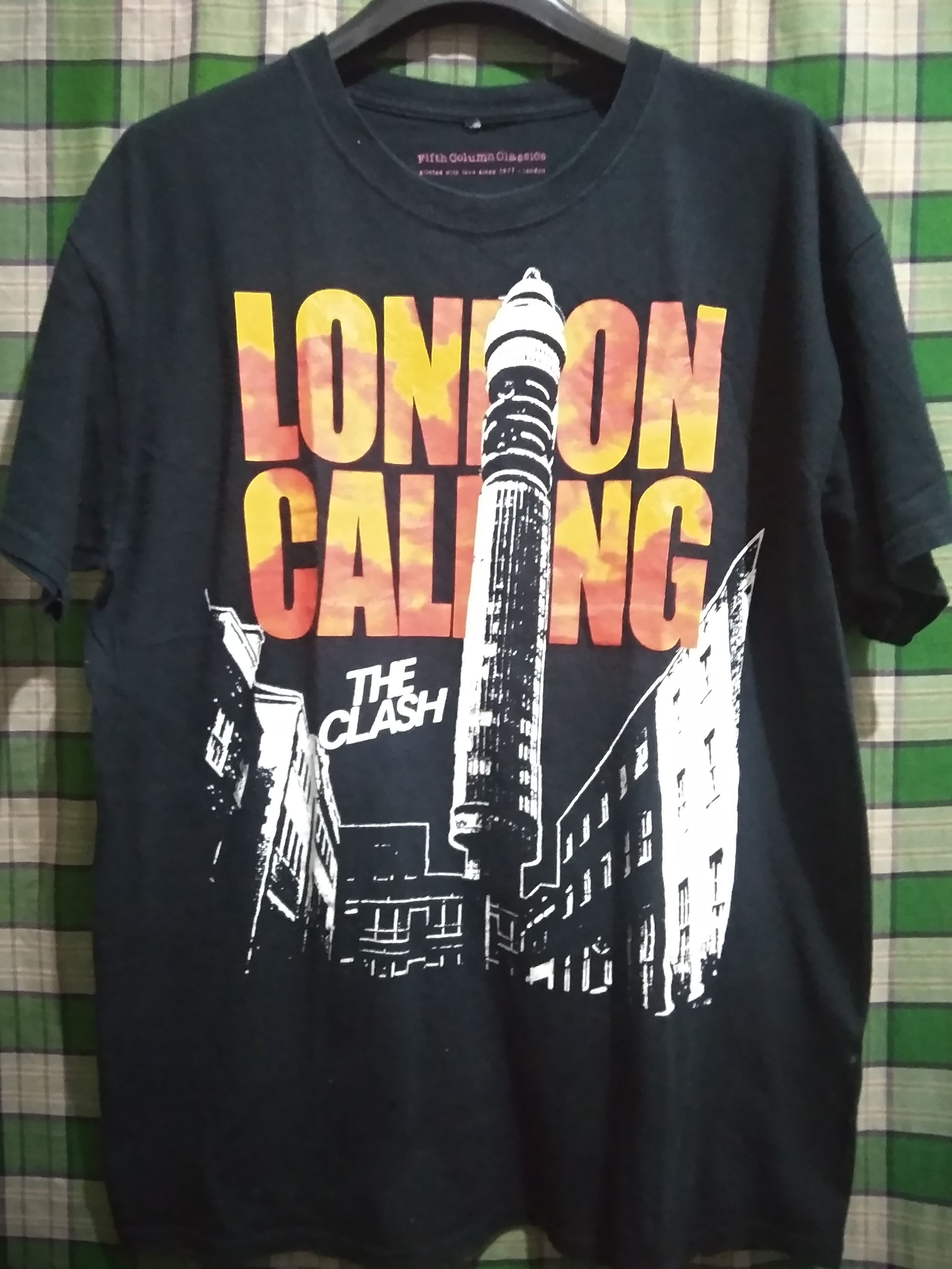 image of Band Tees x Rock T Shirt Vintage The Clash Fifth Column Classics Punk in Black, Men's (Size Large)