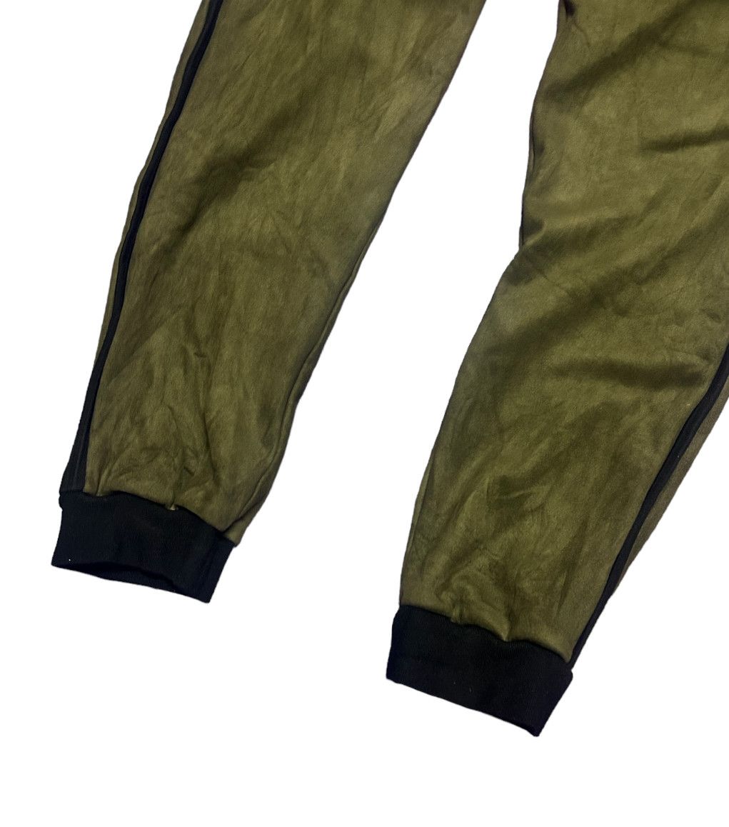 Dolce & Gabbana Very cool desighn Dolce & Gabbana velvet sweatpant Size US 32 / EU 48 - 2 Thumbnail