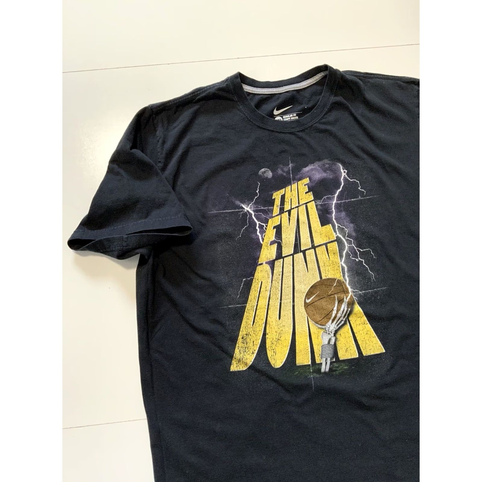 Nike Nike The Evil Dunk Lightning Strike Skeleton Basketball Graphic T-Shirt XXL Men Black Crew Neck Shirt Size US XXL / EU 58 / 5 - 3 Thumbnail