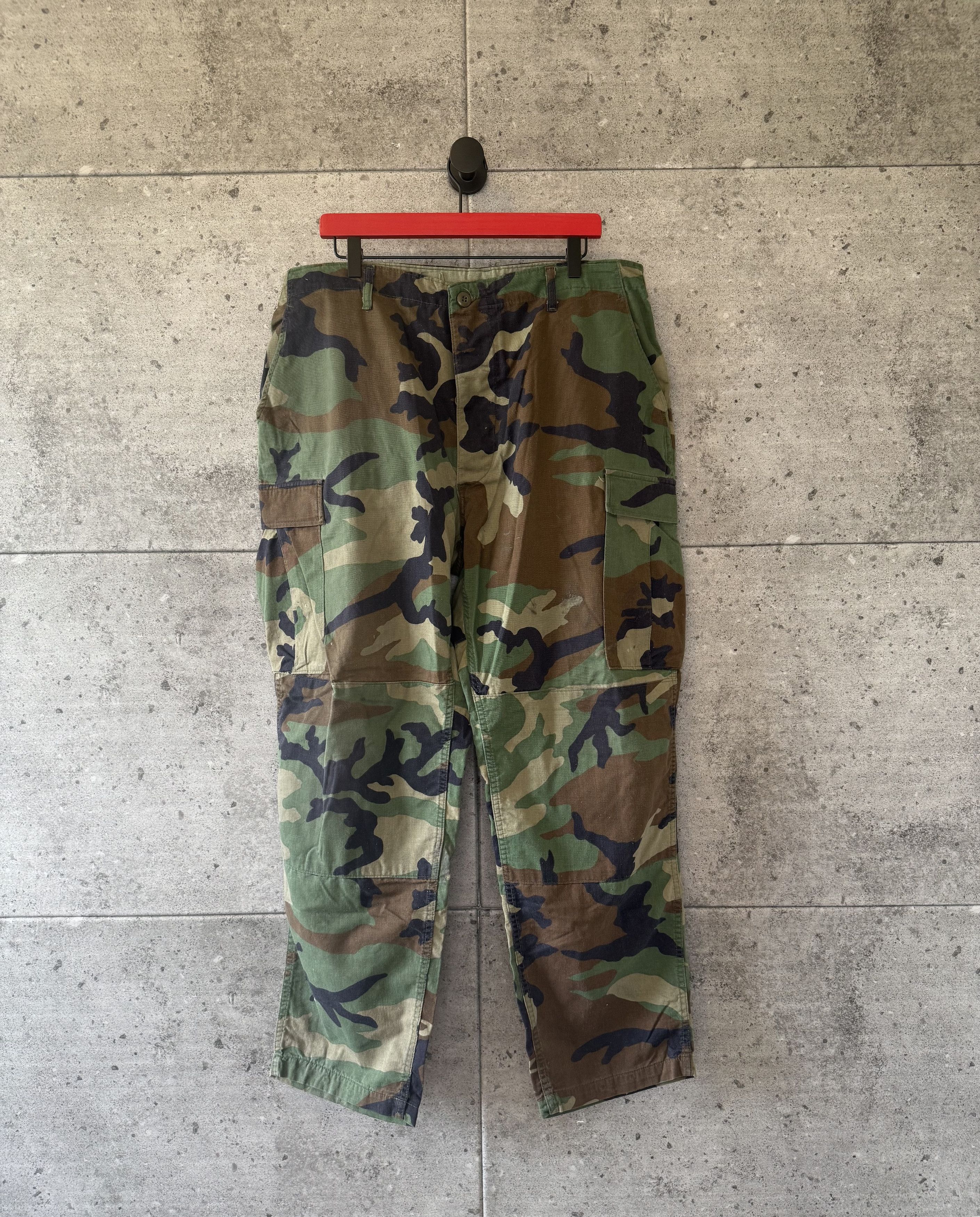 Vintage army camouflage baggy cargo pants