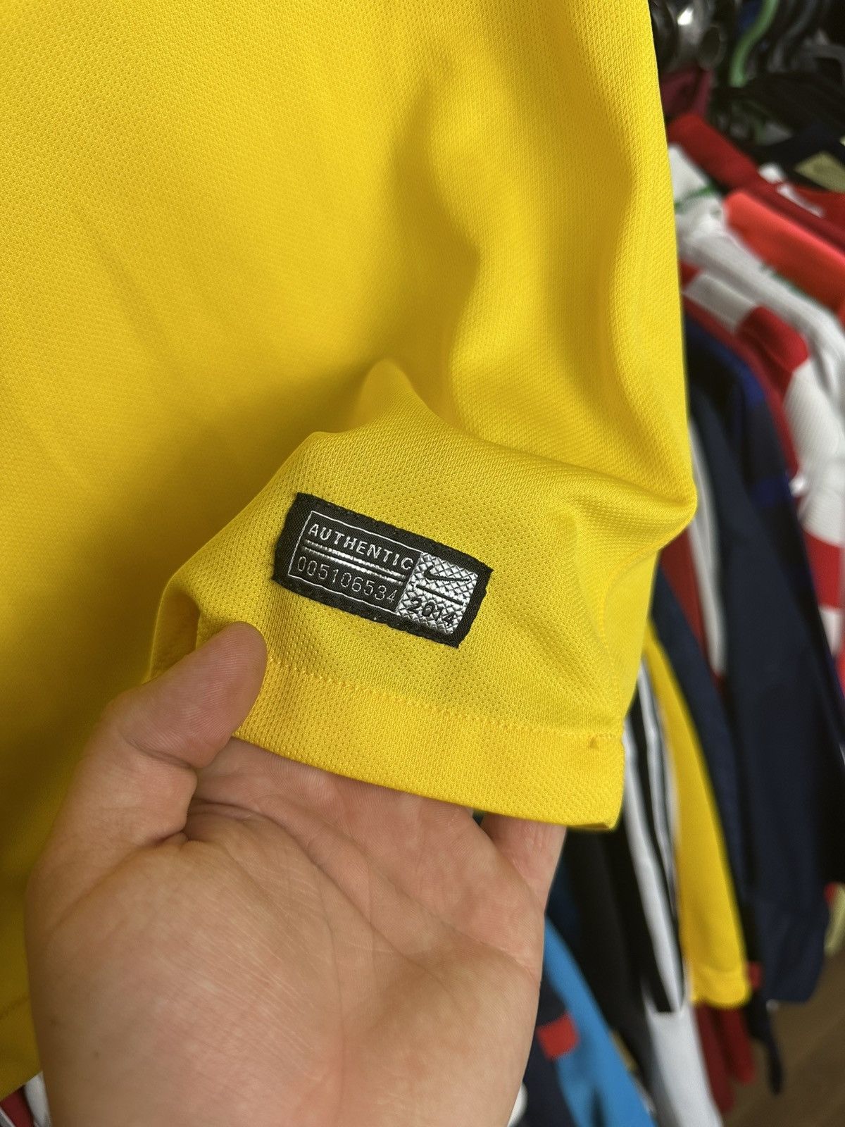 Nike NIKE BRASIL 2014 2015 HOME FOOTBALL SHIRT SOCCER JERSEY Size US S / EU 44-46 / 1 - 3 Thumbnail
