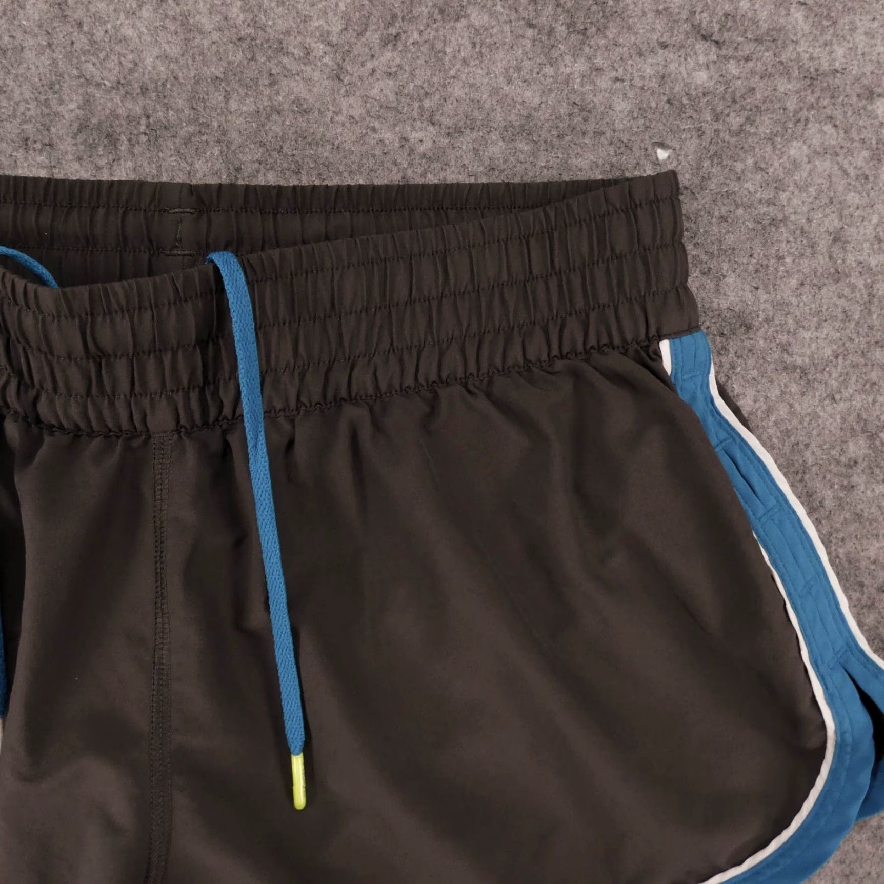 Under Armour Under Armour Shorts Womens Medium Athletic Gray Blue w Drawstring Lined 3 Inseam Regular Slim Semi-Fitted Size 30" / US 8 / IT 44 - 5 Thumbnail