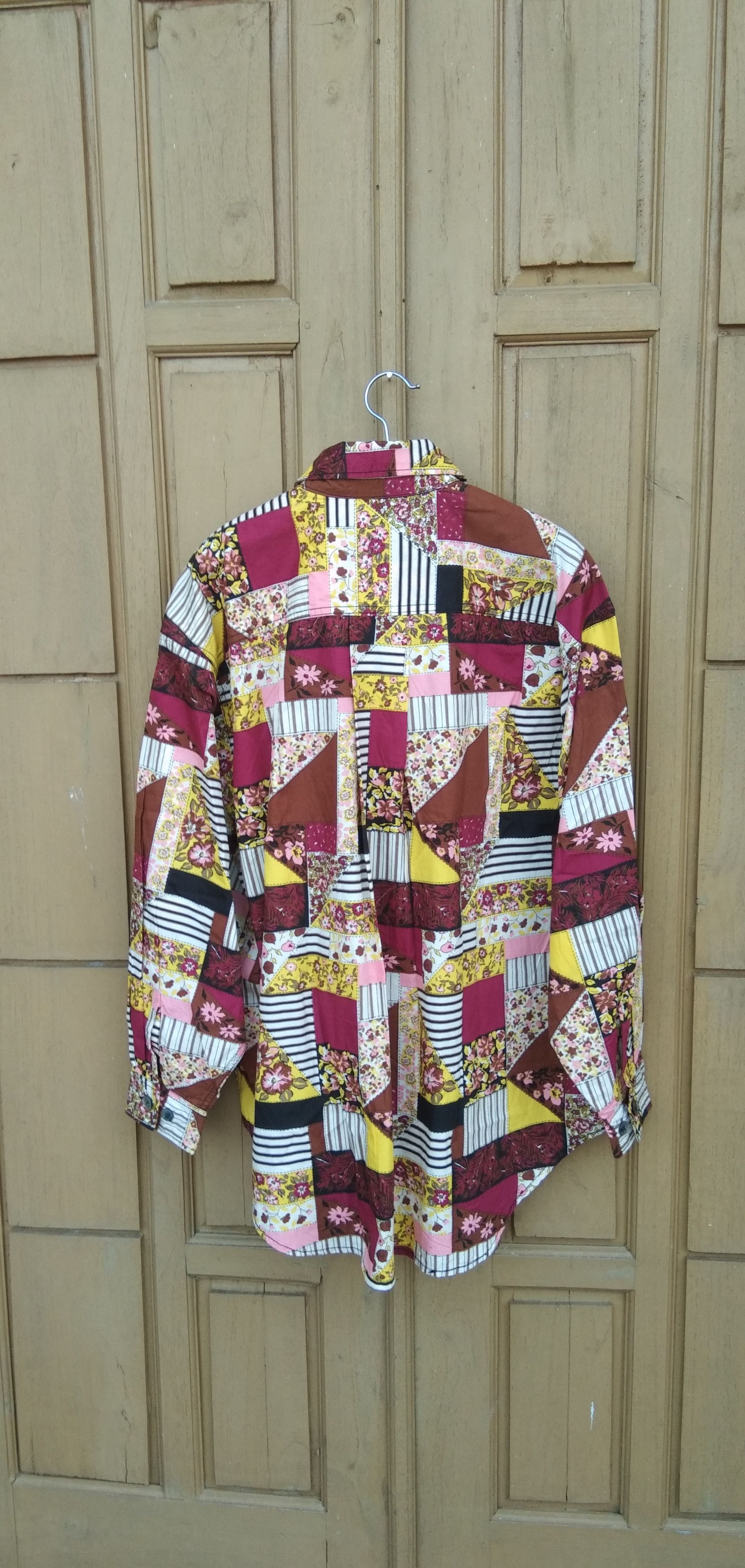 Japanese Brand Avant garde news floral button up shirt Size US L / EU 52-54 / 3 - 8 Thumbnail
