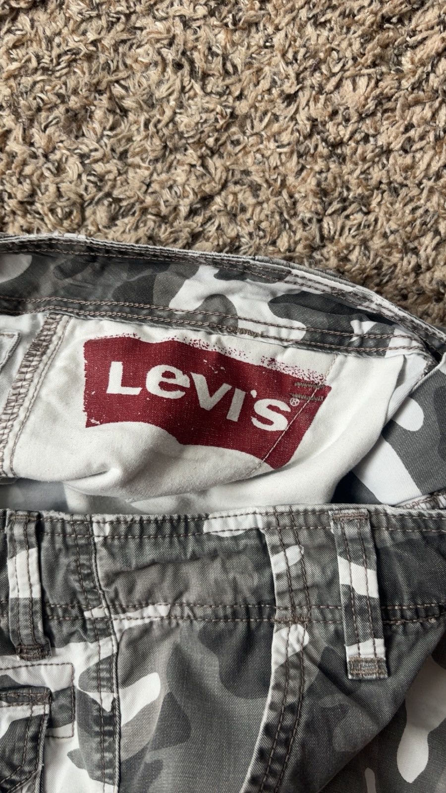 Levi's Levis white grey camo cargo shorts Size US 32 / EU 48 - 3 Thumbnail