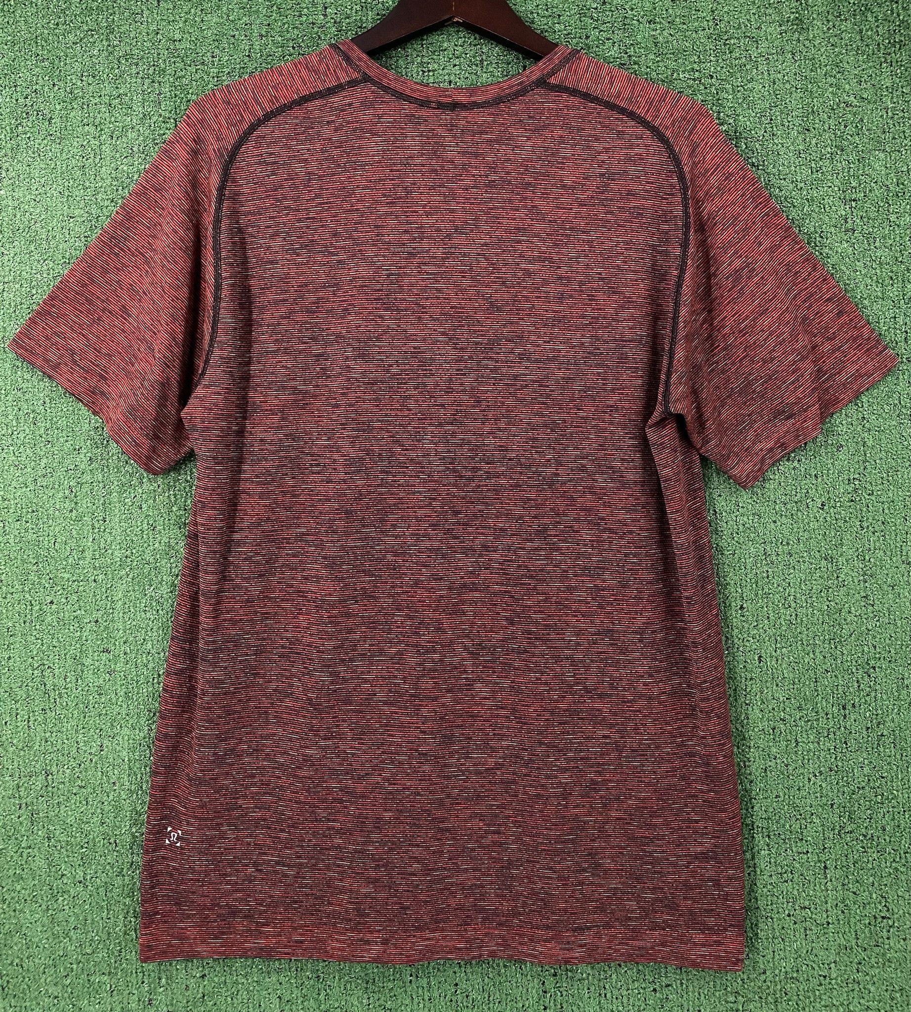 Lululemon Lululemon Metal Vent Tech Red Black Green T-shirt Large Size US L / EU 52-54 / 3 - 5 Thumbnail