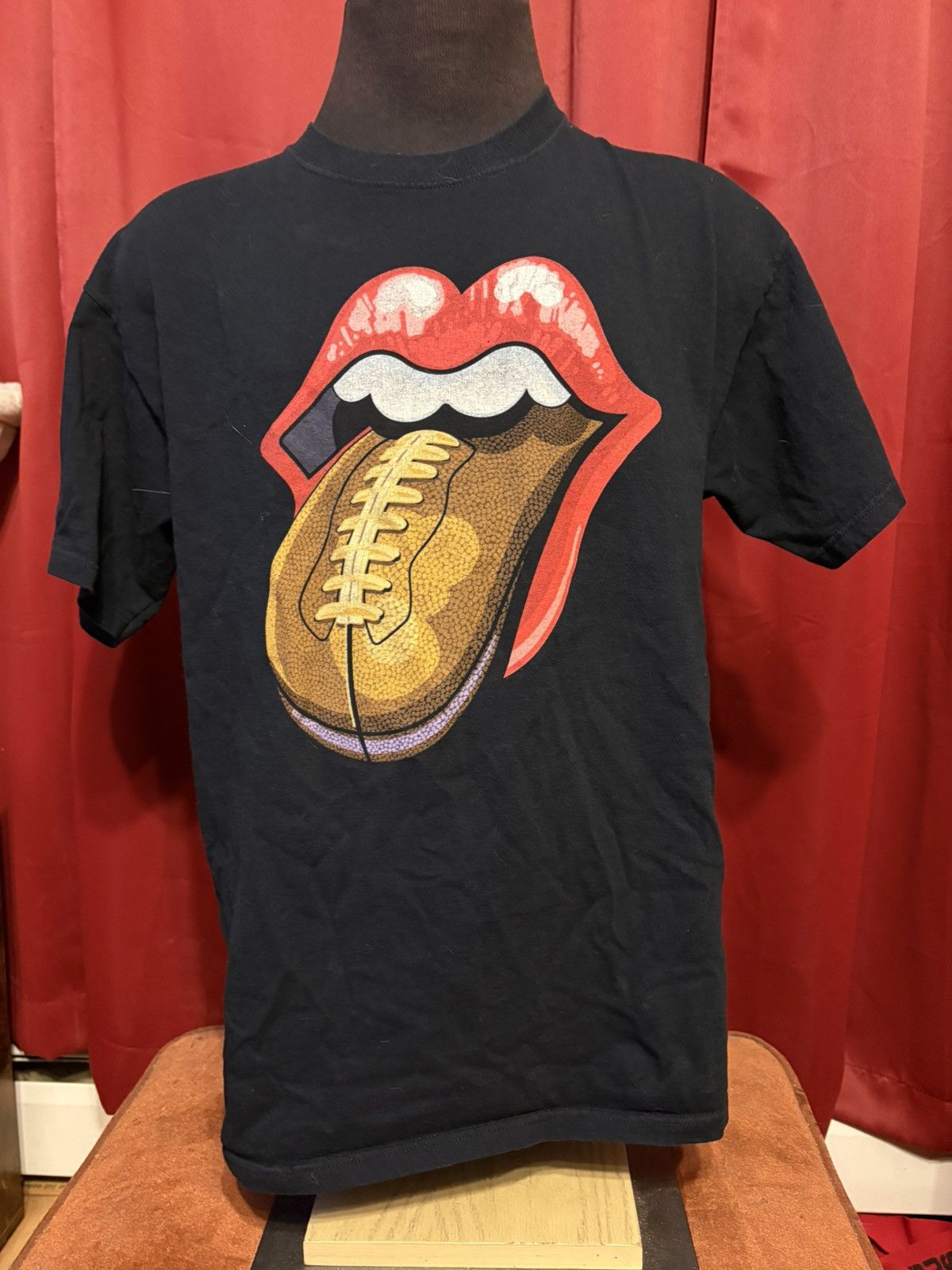 Band Tees Vintage Rolling Stones Tshirt Y2k Football Tongue Logo Grail Size US XL / EU 56 / 4 - 1 Thumbnail