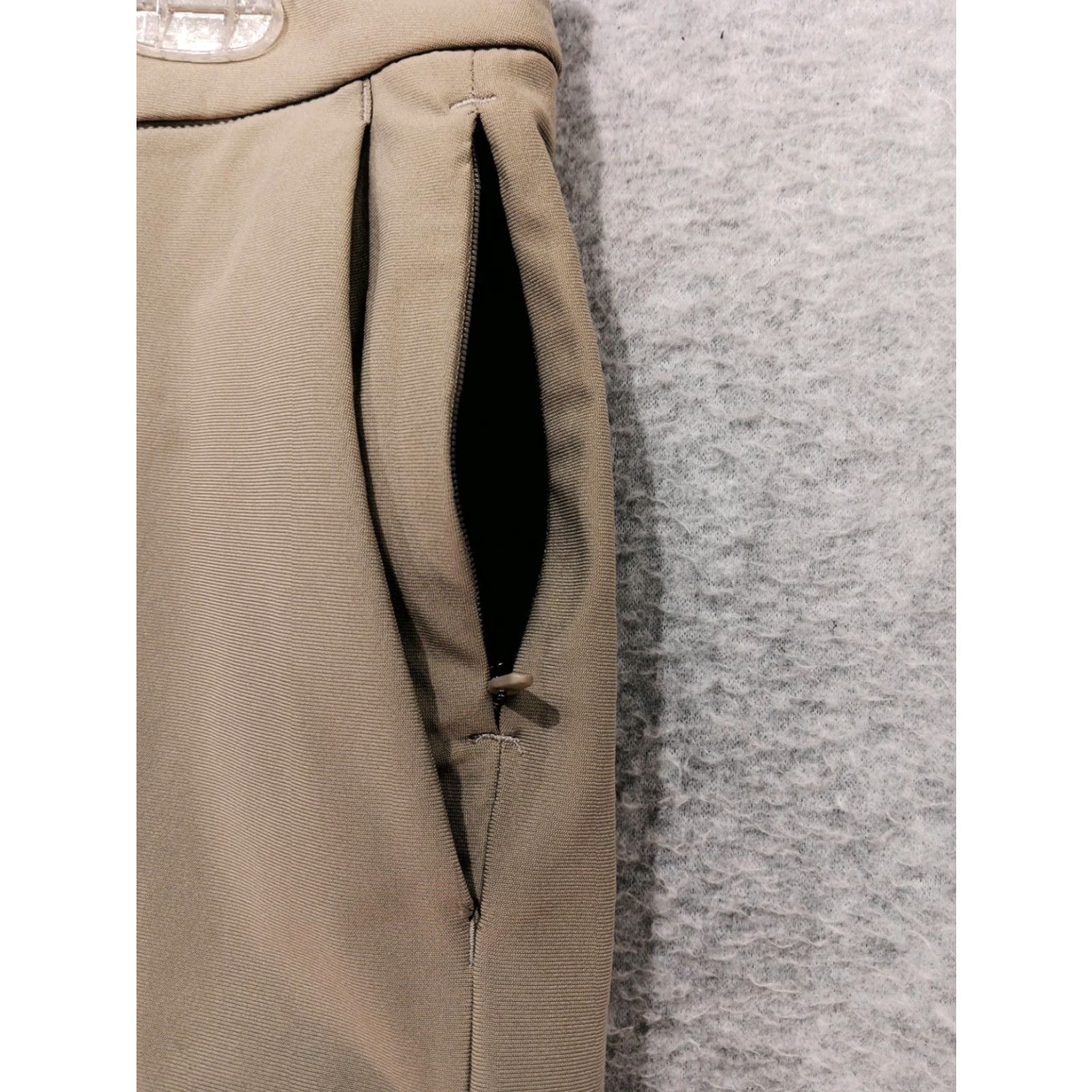 Lululemon Lululemon Mens Shorts 32 Beige Chino Casual Flat Front Breathable Stretch Pockets Easy Care Drawstring 11 Inseam Travel Workwear Size US 32 / EU 48 - 6 Thumbnail