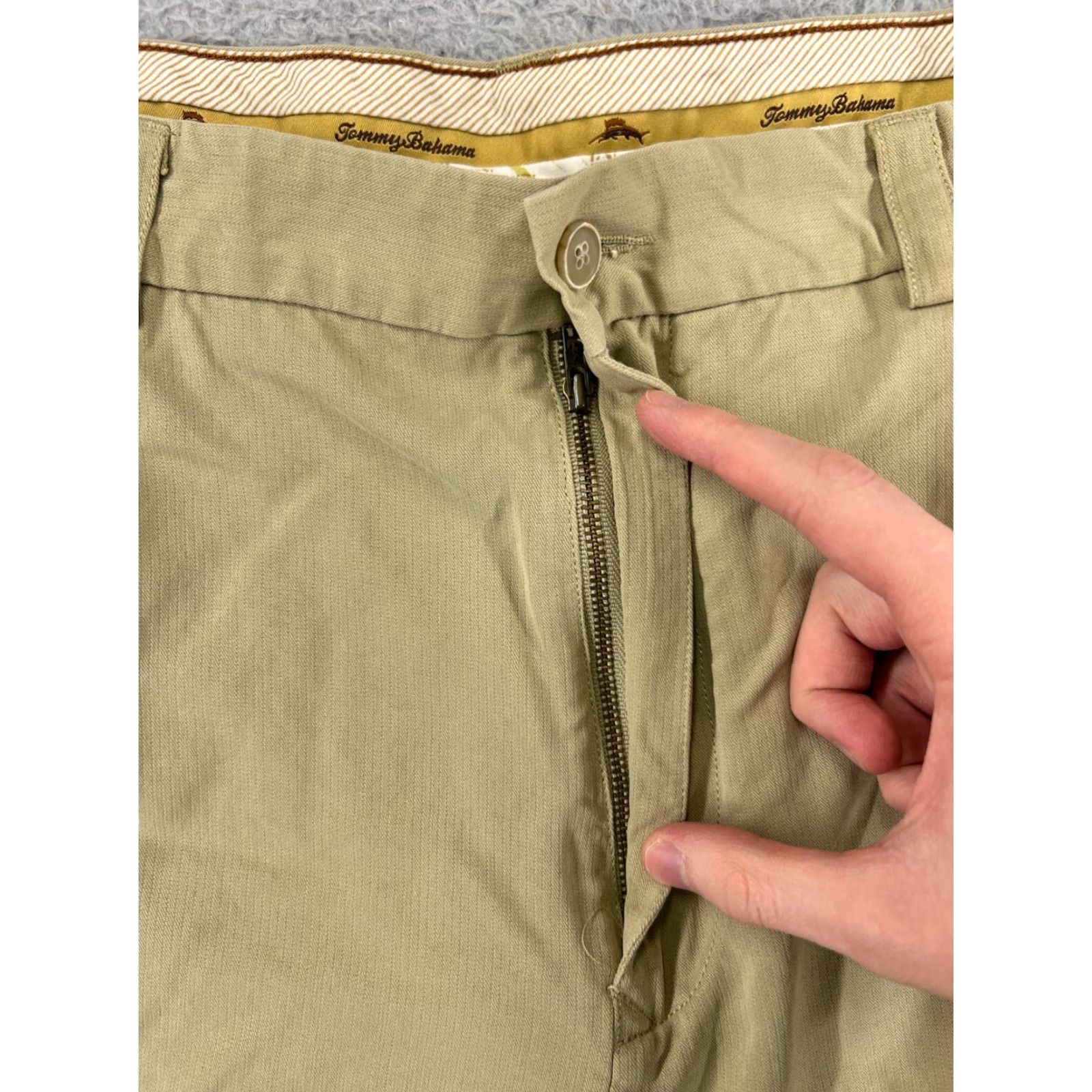 Tommy Bahama Tommy Bahama Shorts Mens 36 Beige Silk Pleated Front Comfort Waist Bermuda Beach Aloha 90s Mens Size US 36 / EU 52 - 7 Thumbnail