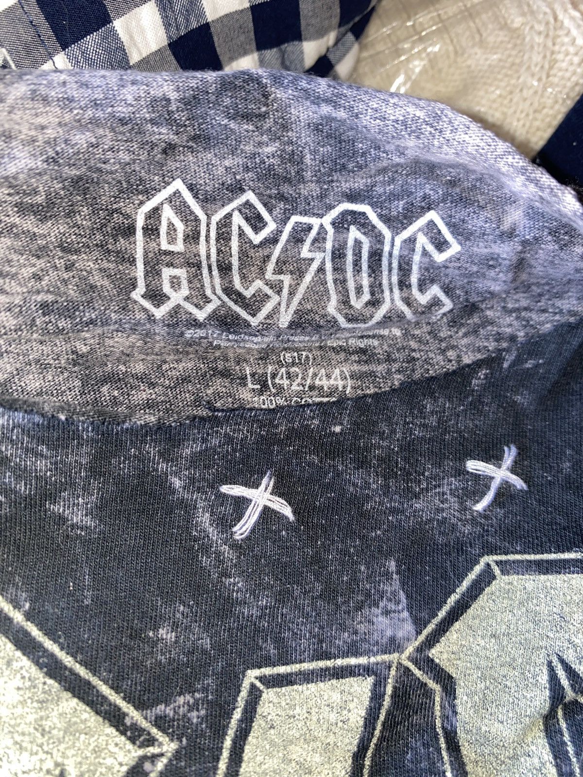 AC/DC AC/DC graphic t-shirt commemorates the band's 1982 British Size US L / EU 52-54 / 3 - 2 Thumbnail