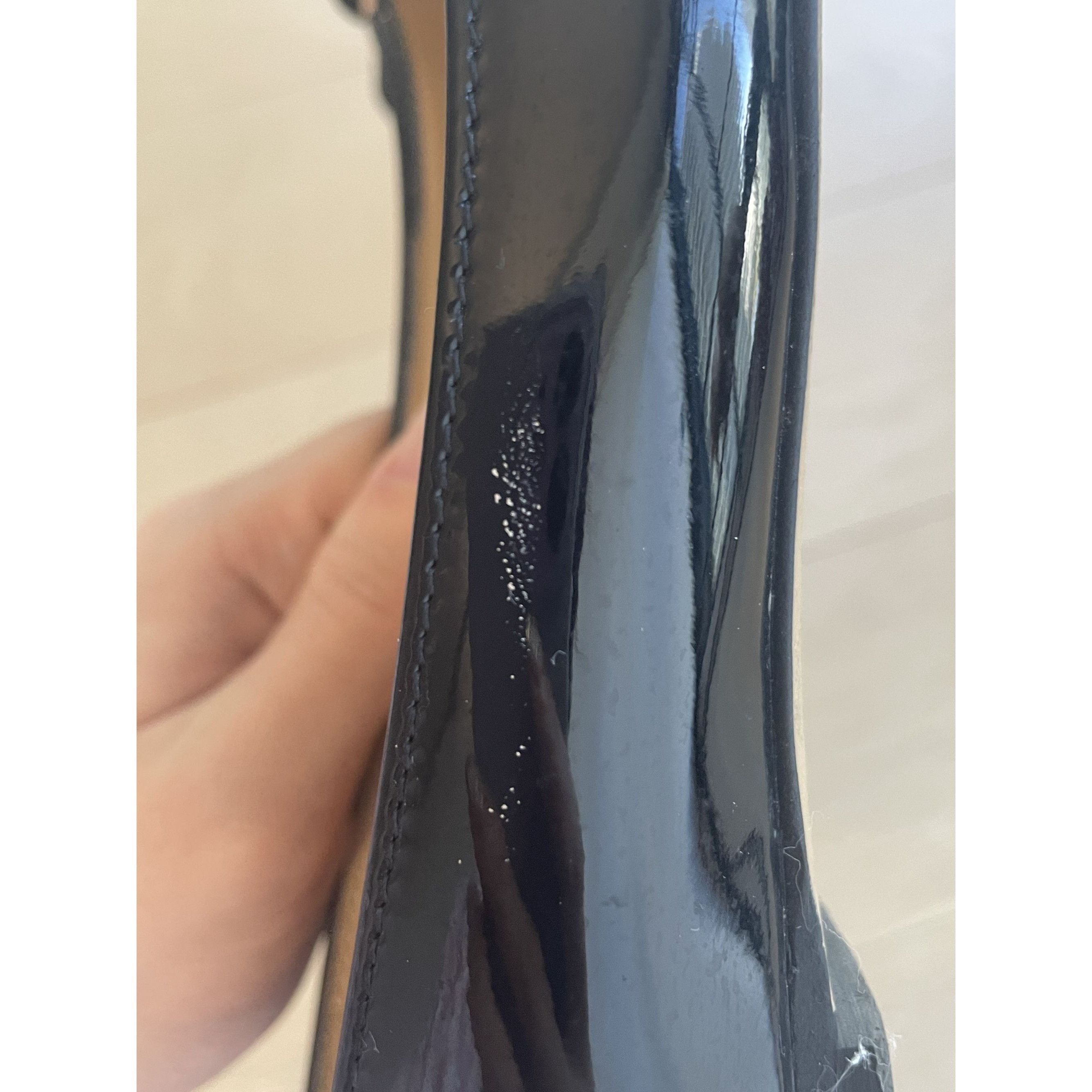 Salvatore Ferragamo Ferragamo Black Patent Leather Vara Bow Pumps Size 7.5 Size US 7 / IT 37 - 8 Thumbnail