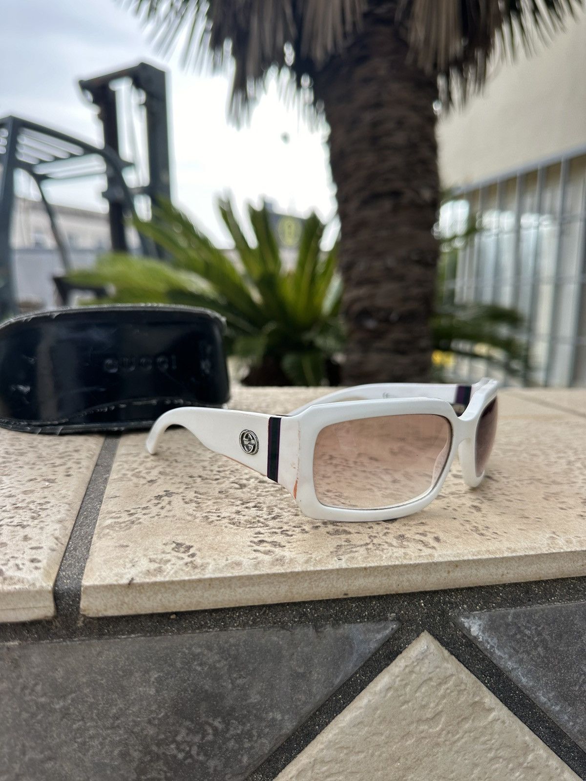 Gucci Gucci Sunglasses White Size ONE SIZE - 2 Thumbnail