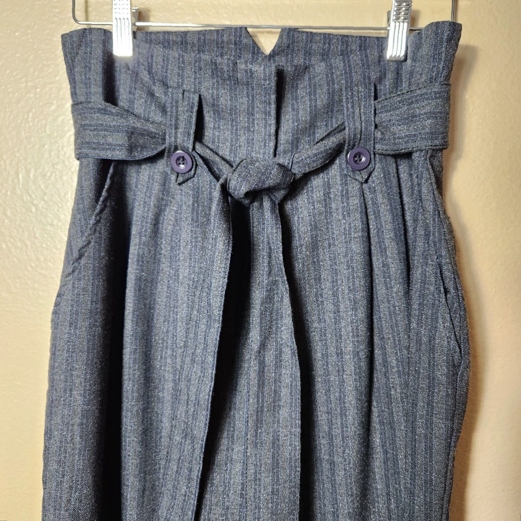 Vintage VINTAGE Nina USA High Tie Waist Pinstripe Wide Leg Crop Pants - Size M, Gray, Wide-Leg, Cropped, Pinstripe, Flat Front, Zip Closure, 15" Waist, Womens Size 32" / US 10 / IT 46 - 3 Thumbnail