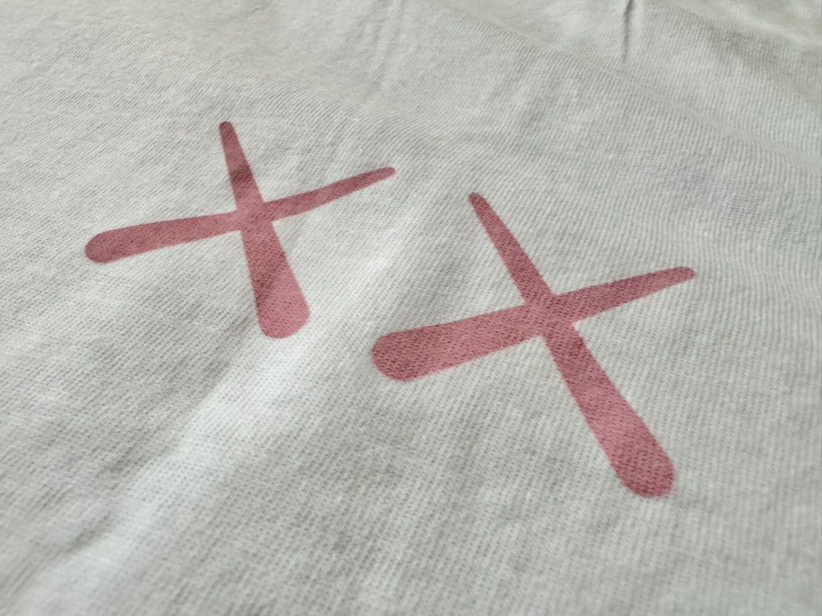 Kaws × Uniqlo Medium Kaws Time Off Tee White Uniqlo UT T-Shirt Figure Size US M / EU 48-50 / 2 - 10 Thumbnail