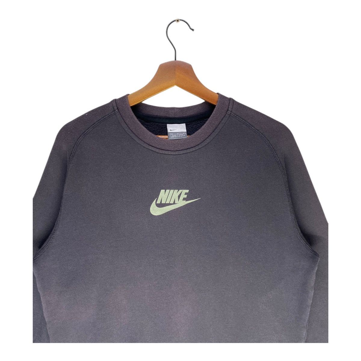Nike Vintage Nike Swoosh Sweatshirt Center Logo Crewneck Size M Size US M / EU 48-50 / 2 - 2 Thumbnail