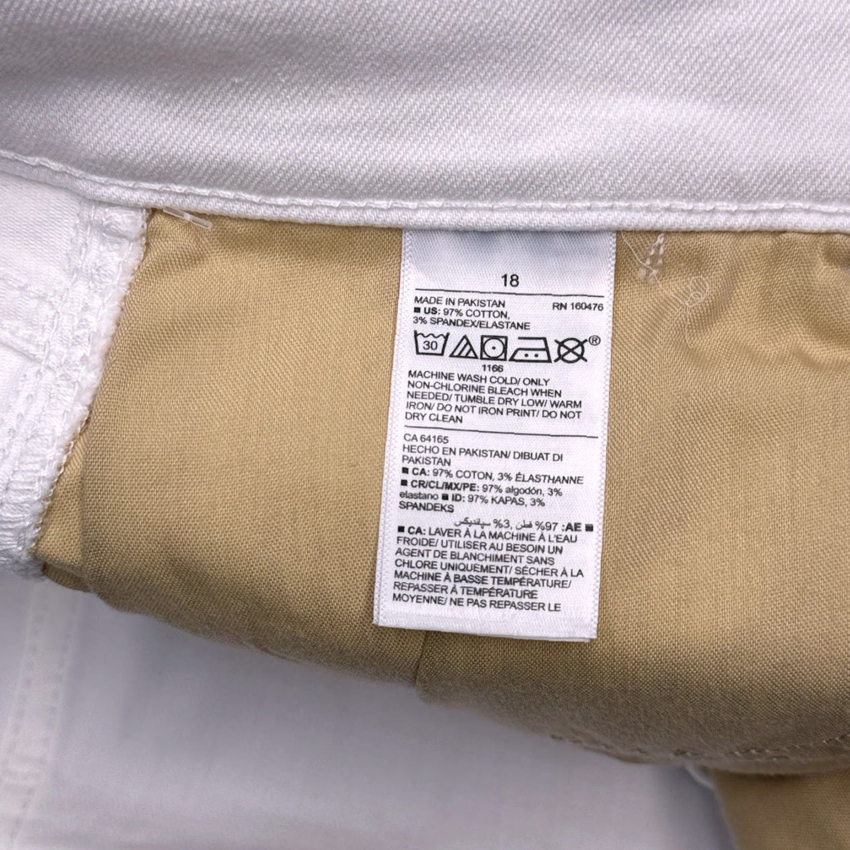 Old Navy Old Navy Womens 18 White Mid Rise Stretch Cut-Off Shorts Shirt? Size 40" / US 18 - 5 Thumbnail