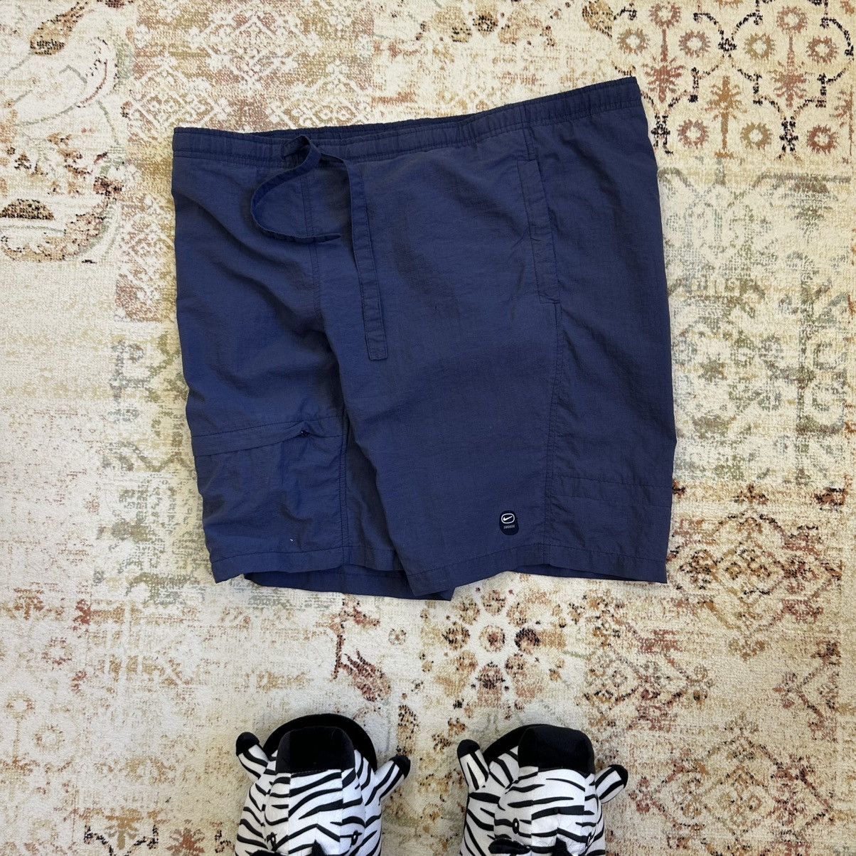 Nike × Vintage Vintage Nike Multi-pocket Shorts Small Swoosh Y2K 90s USA Size US 35 - 8 Thumbnail