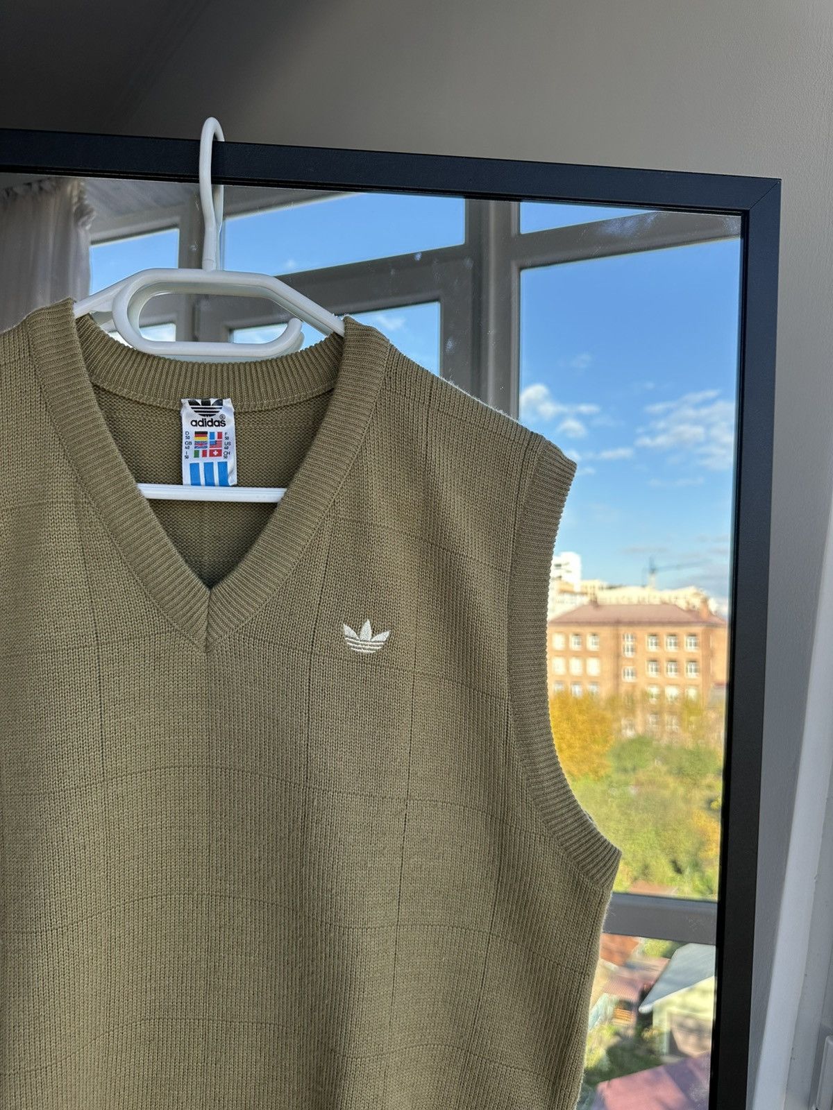 Adidas Vintage Adidas Beige 90s Mens Knitted Vest Sz S-M Size US S / EU 44-46 / 1 - 3 Thumbnail