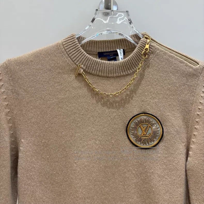 Louis Vuitton Louis Vuitton Embroidered cashmere badge sweater Size US XS / EU 42 / 0 - 3 Thumbnail