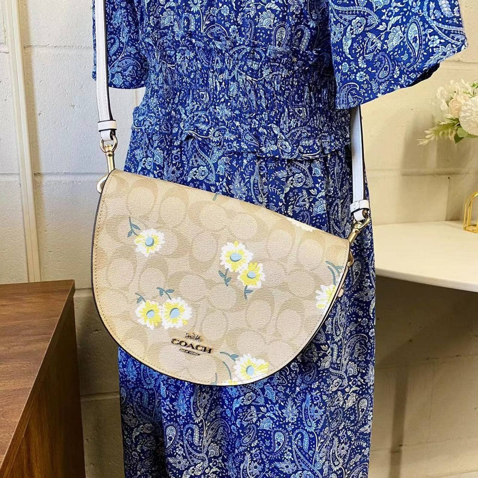 image of Coach C3597 Ellen Crossbody In Signature Canvas Daisy Print, Women's