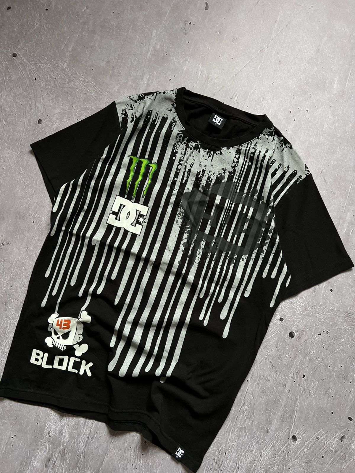 DC Very Rare T-Shirt From DC Size XL Actually M Y2K Hype Size US M / EU 48-50 / 2 - 2 Thumbnail