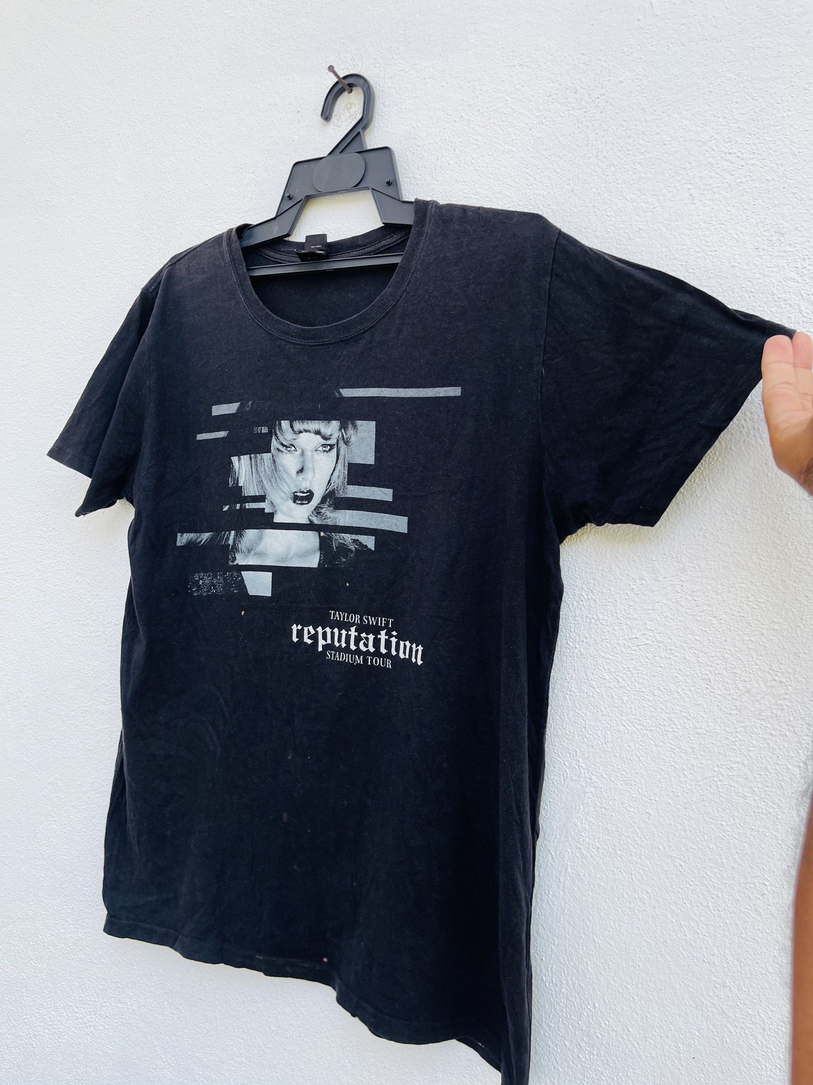 Band Tees Vintage Tailor Swift Reputation Stadium Tour Shirt Size US M / EU 48-50 / 2 - 4 Thumbnail