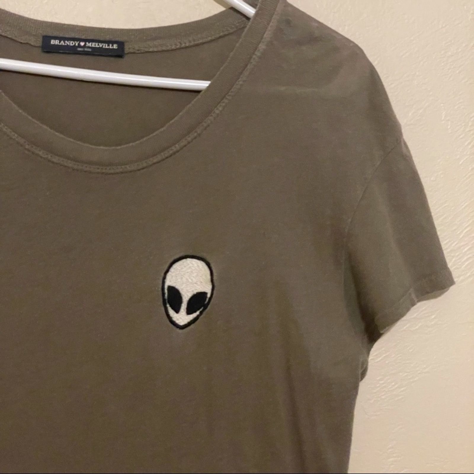 Brandy Melville Brandy Melville Alien Shirt Size ONE SIZE - 6 Thumbnail