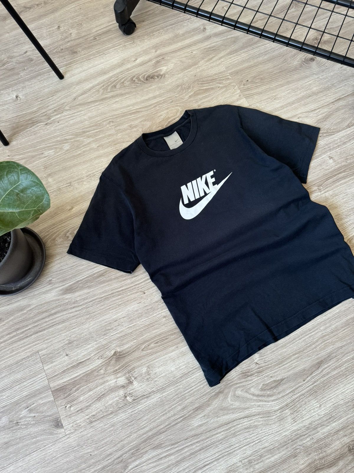 Nike × Vintage Vintage Y2K Nike Big Logo Faded T Shirt Size US L / EU 52-54 / 3 - 2 Thumbnail
