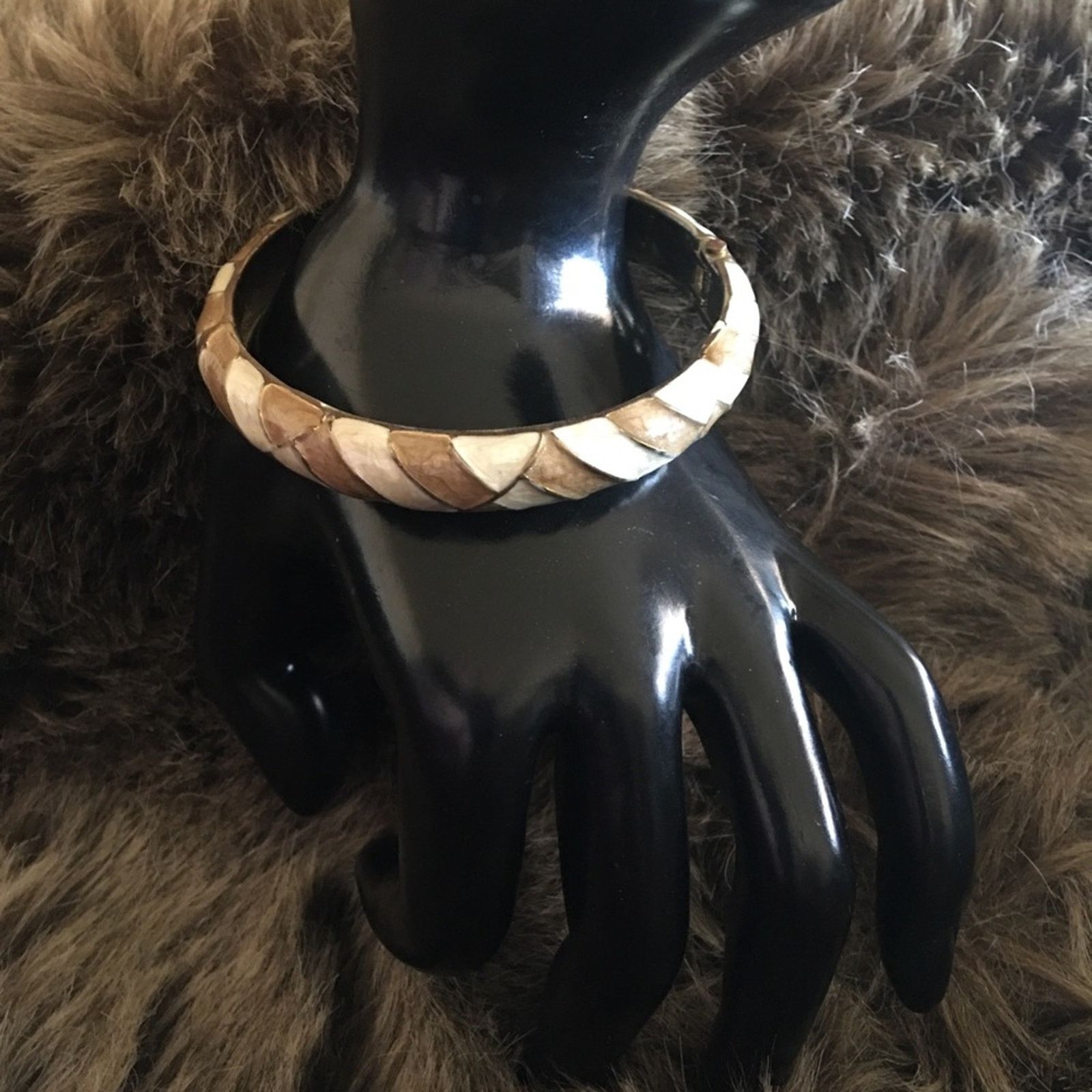 Vintage Vintage 70s brown & cream enamel clamp bracelet Size ONE SIZE - 2 Thumbnail