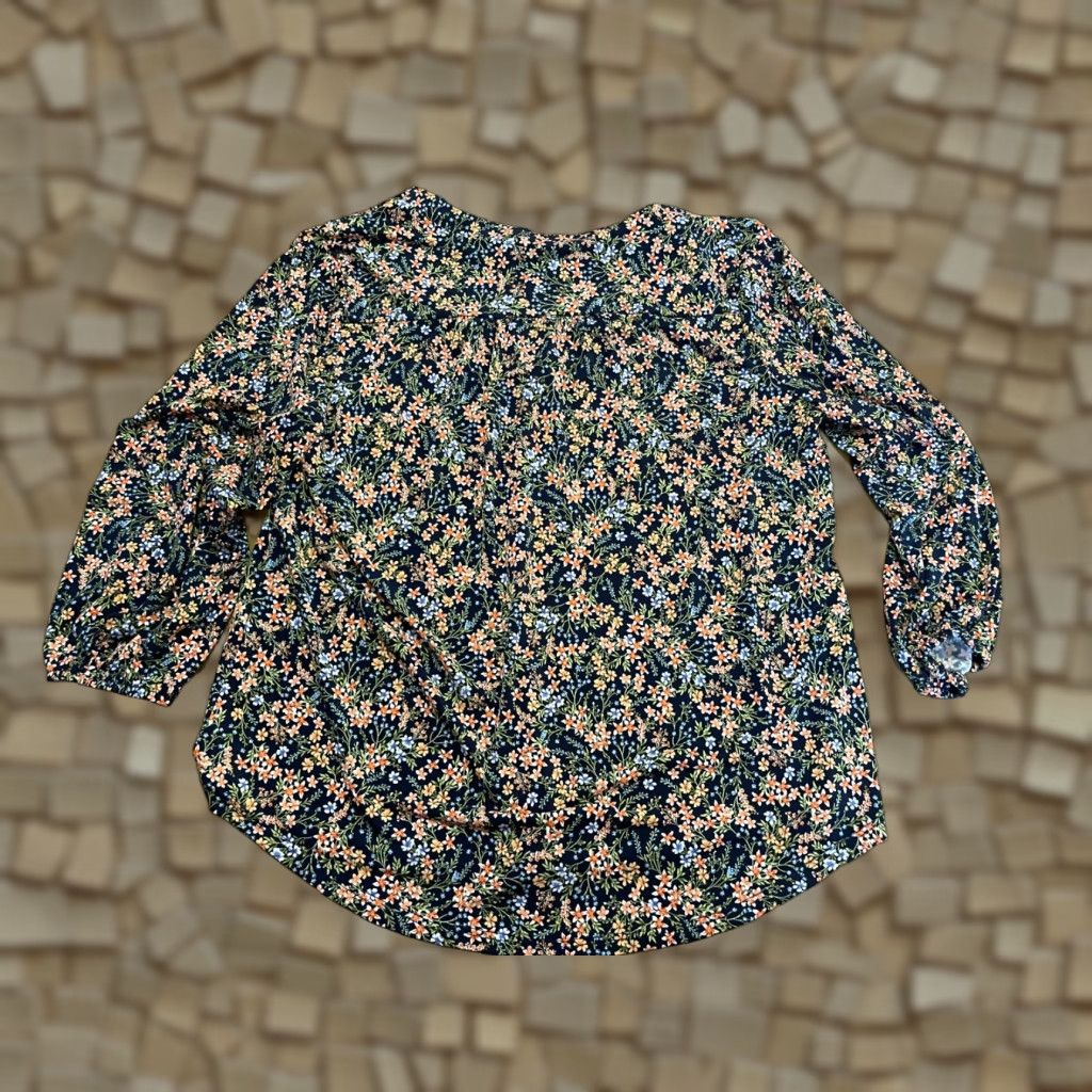 Vince Camuto Vince Camuto Shirt Women's Size Medium Multicolor Floral V-Neck Long Sleeve Size M / US 6-8 / IT 42-44 - 1 Thumbnail