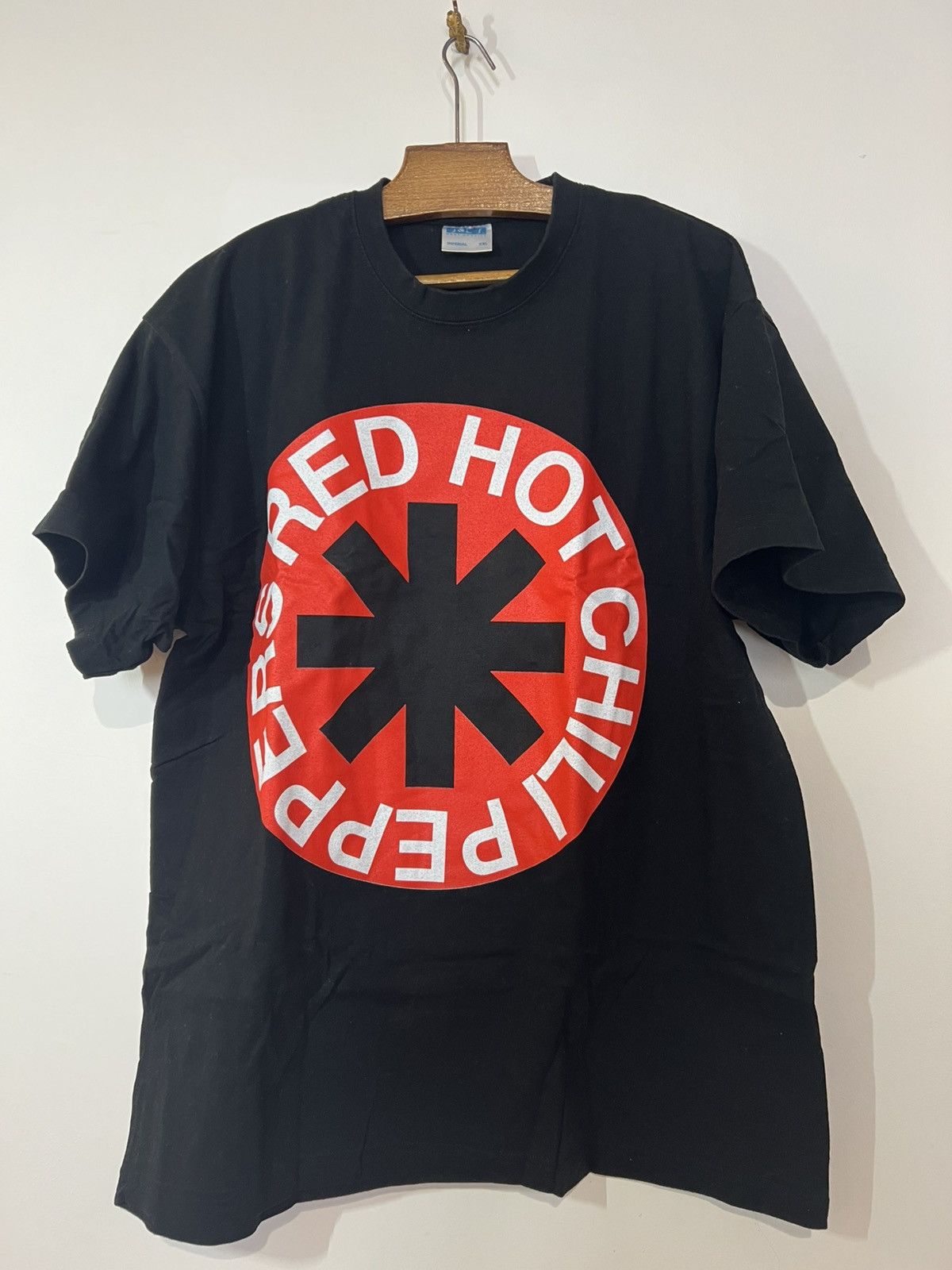 Band Tees Late 90s Red Hot Chili Peppers logo vintage shirt Size US XL / EU 56 / 4 - 1 Thumbnail