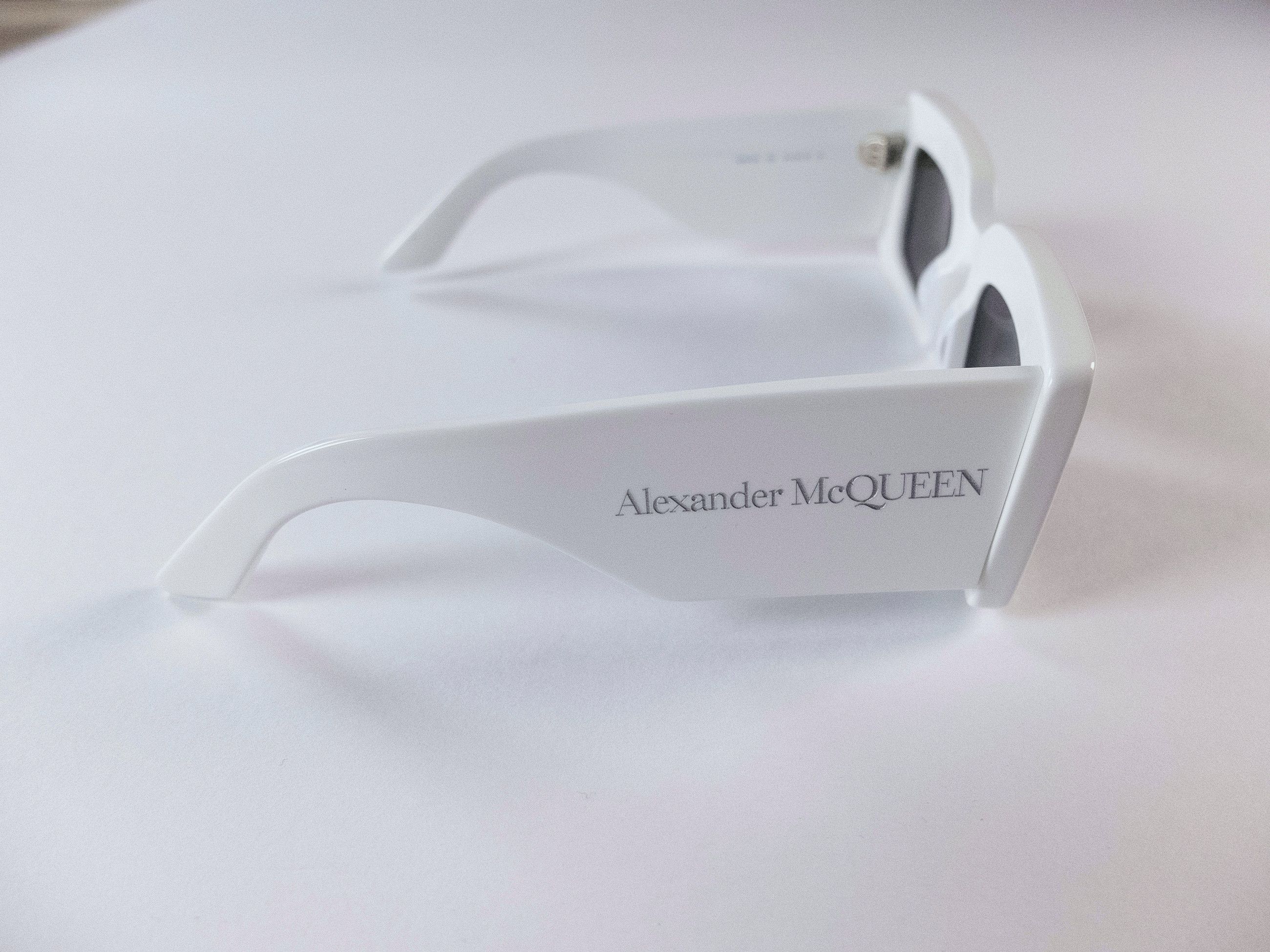 Alexander McQueen ALEXANDER MCQUEEN white rectangle frame bold sunglasses Size ONE SIZE - 6 Thumbnail