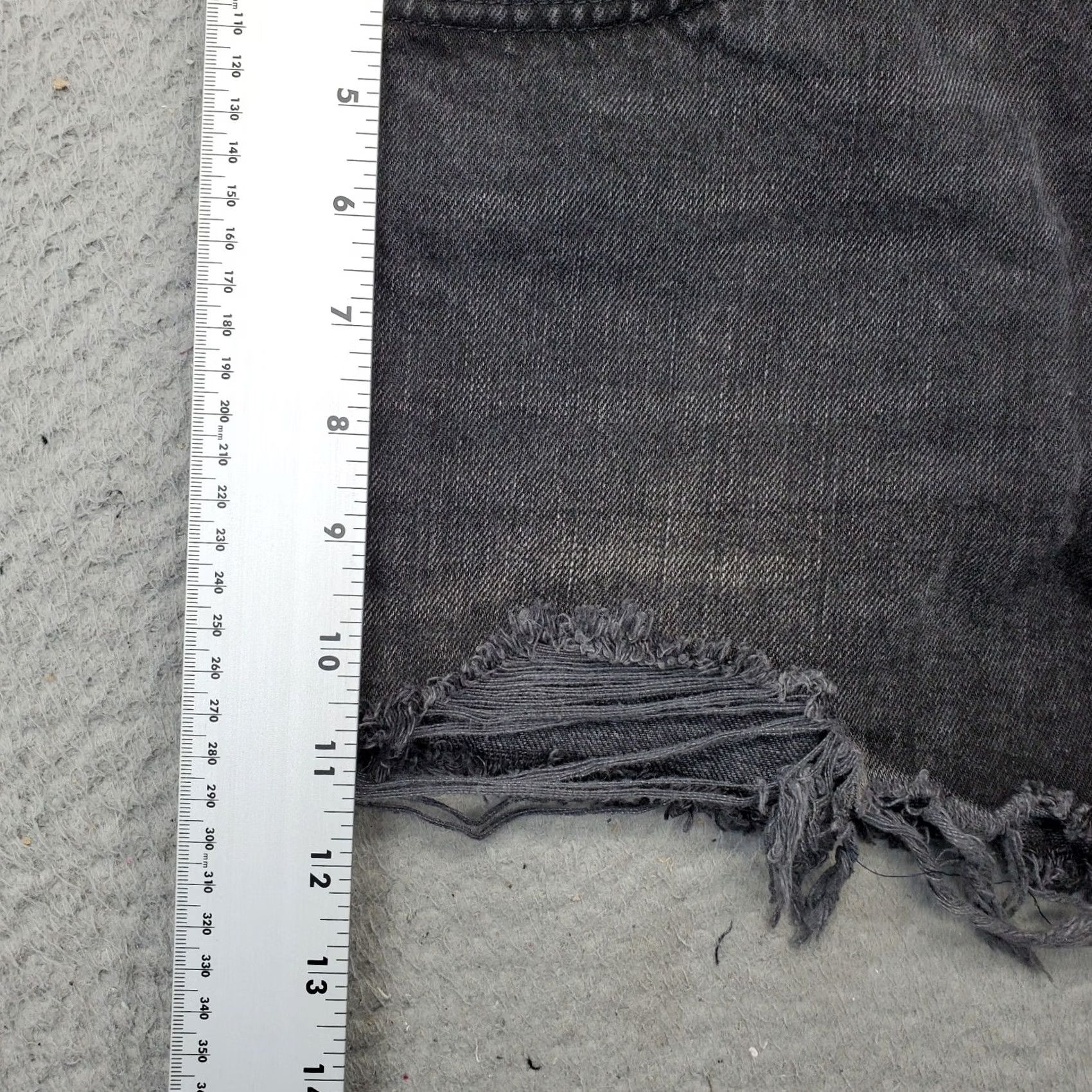 Bdg BDG Urban Outfitters Summer Cut-Off Shorts Womens Size 26 Black Distressed Button Fly Size 26" / US 2 / IT 38 - 3 Thumbnail