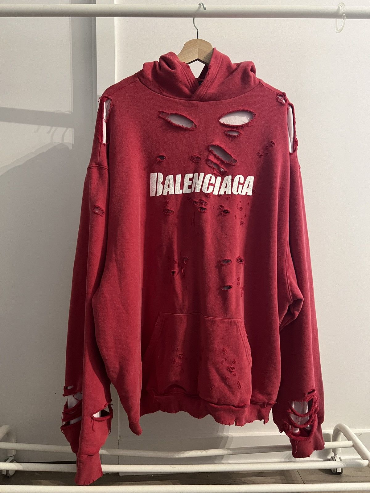Balenciaga Balenciaga Destroyed Hoodie Red Size US XXL / EU 58 / 5 - 1 Thumbnail