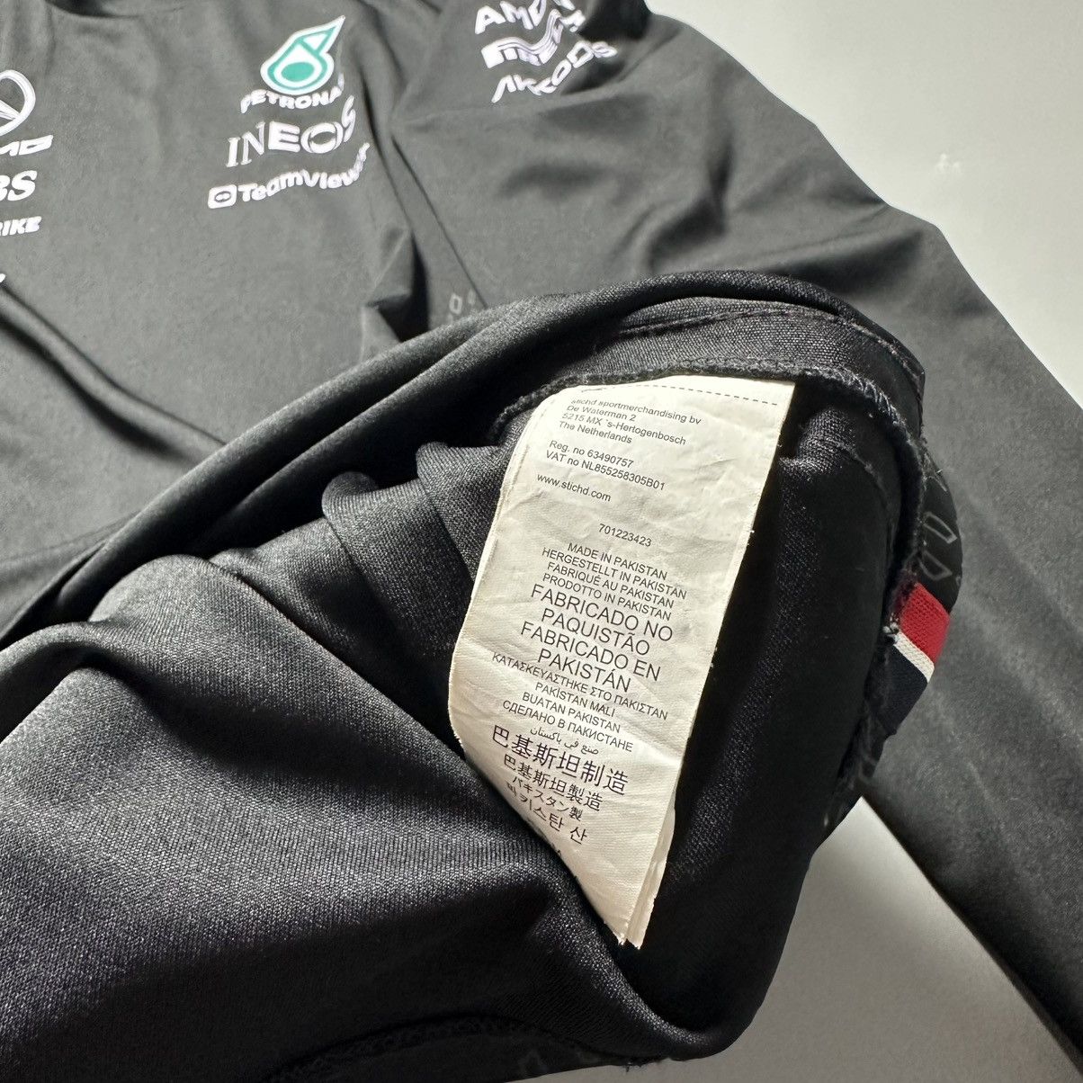 Mercedes-Benz MERCEDES BENZ AMG PETRONAS F1 2023 TEAM DRIVER LONG SLEEVE Size US M / EU 48-50 / 2 - 13 Thumbnail