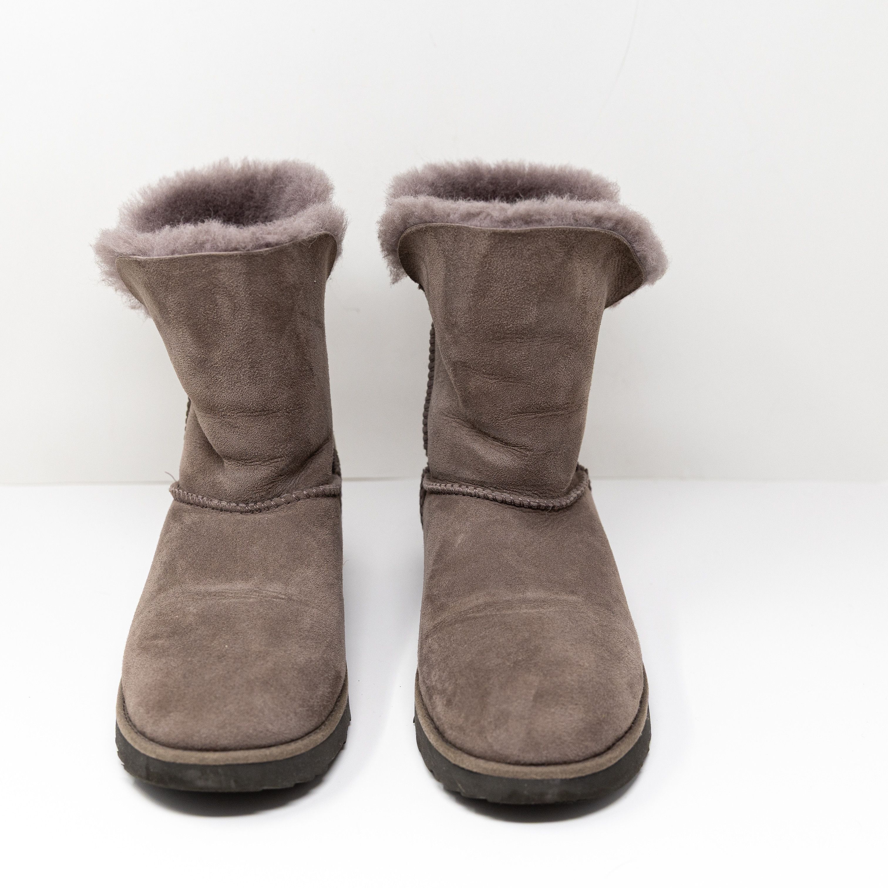 Ugg Ugg Women's Classic Cuff Short Suede Size US 10 / IT 40 - 2 Thumbnail