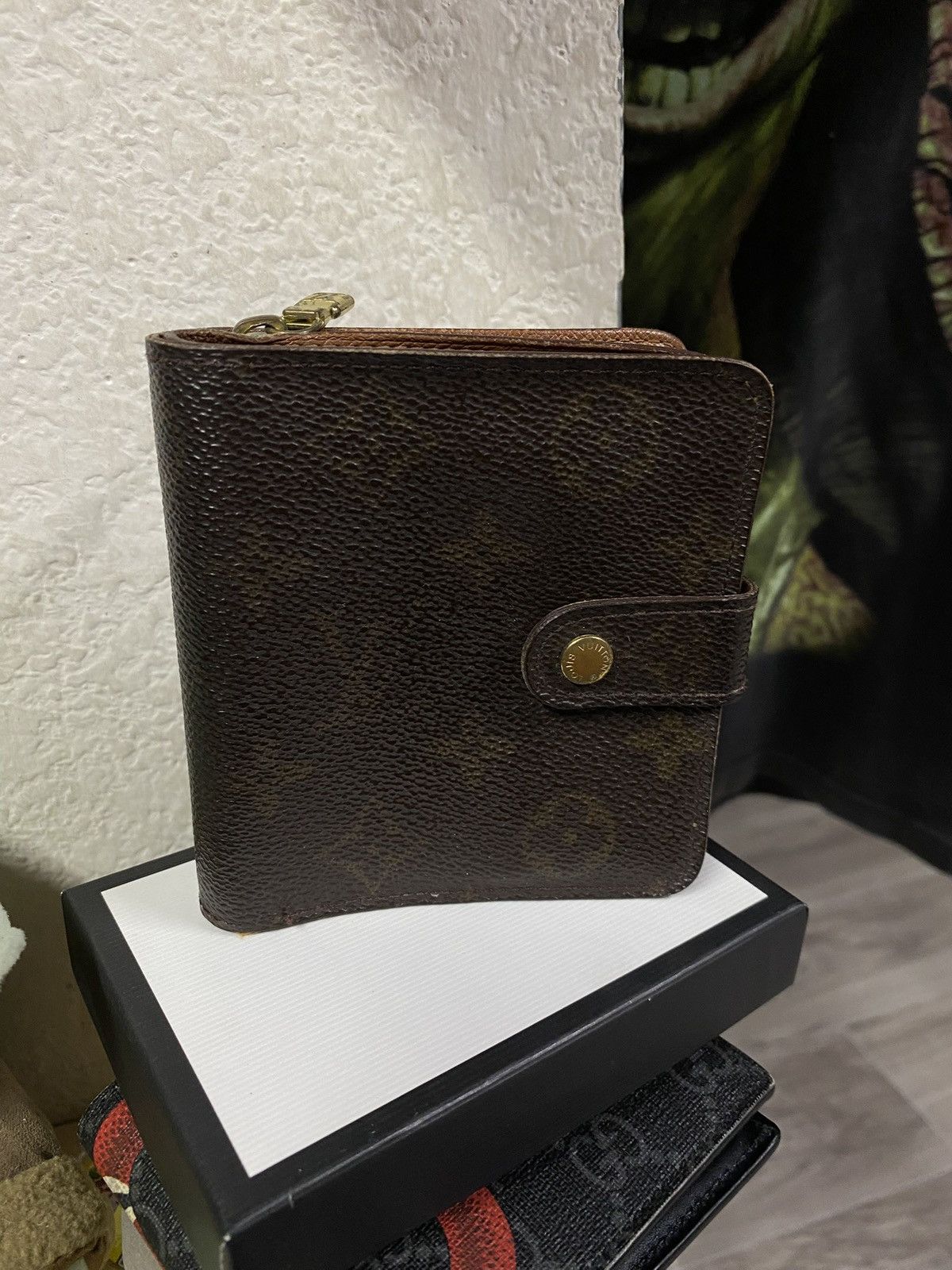 Louis Vuitton Louis Vuitton Brown Monogram Leather Wallet Preowned Y2K Size ONE SIZE - 1 Thumbnail