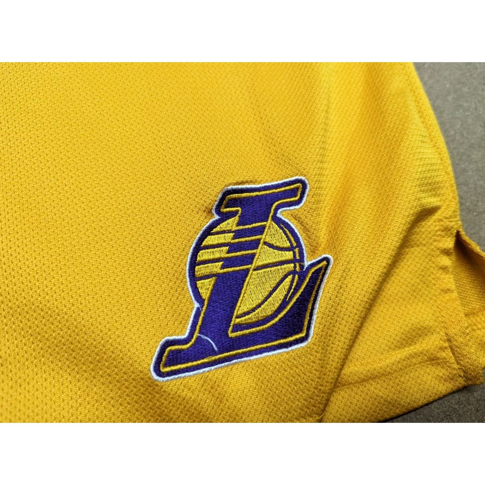 Nike Nike Dri-Fit Lakers Jersey Shirt M Yellow Stitched 90s Men T-Shirt Sports Activewear Size US M / EU 48-50 / 2 - 7 Thumbnail